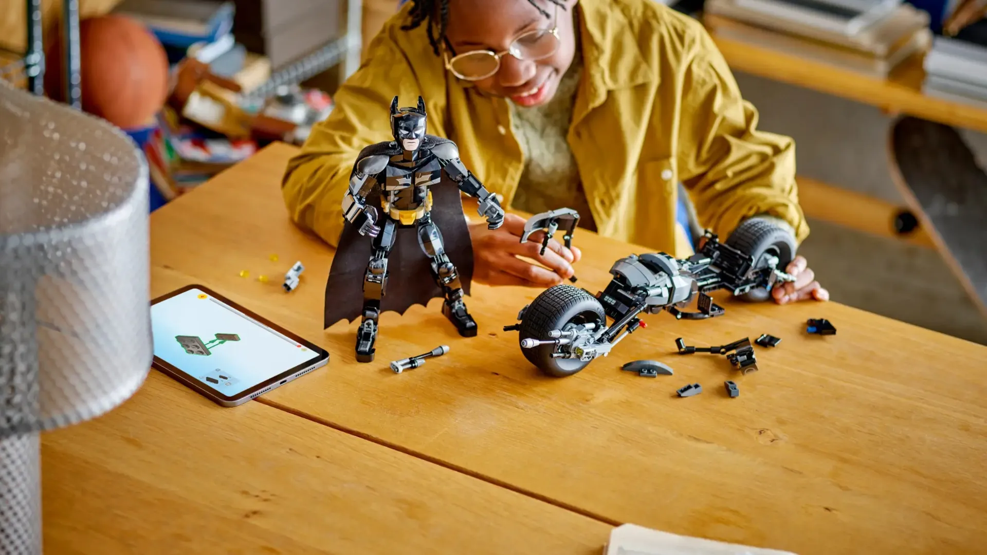 Конструктор LEGO Batman Фигурка Бэтмена для сборки и бэтцикл (76273