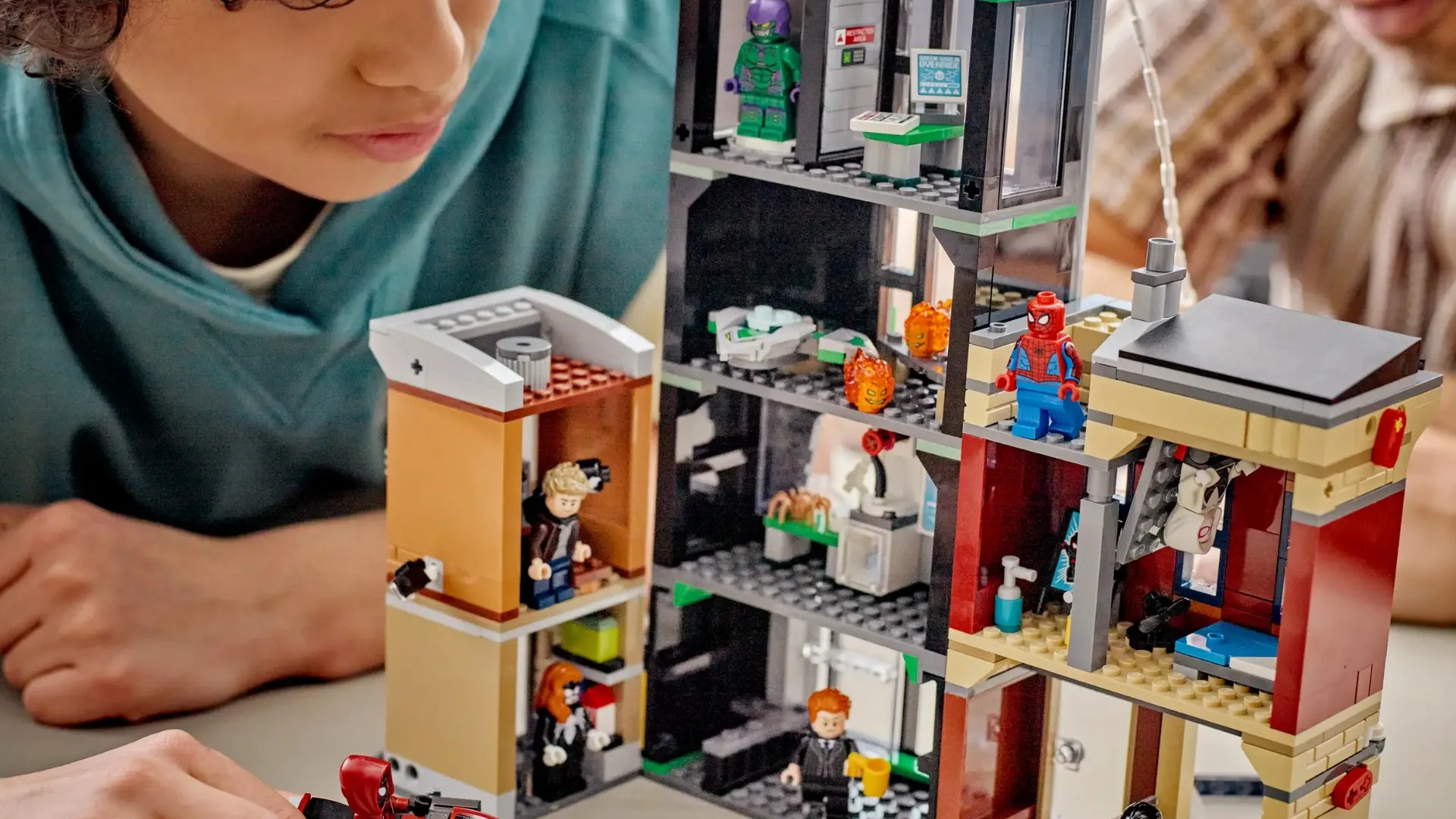 Конструктор LEGO Marvel Spider-Man vs. Oscorp (76324)