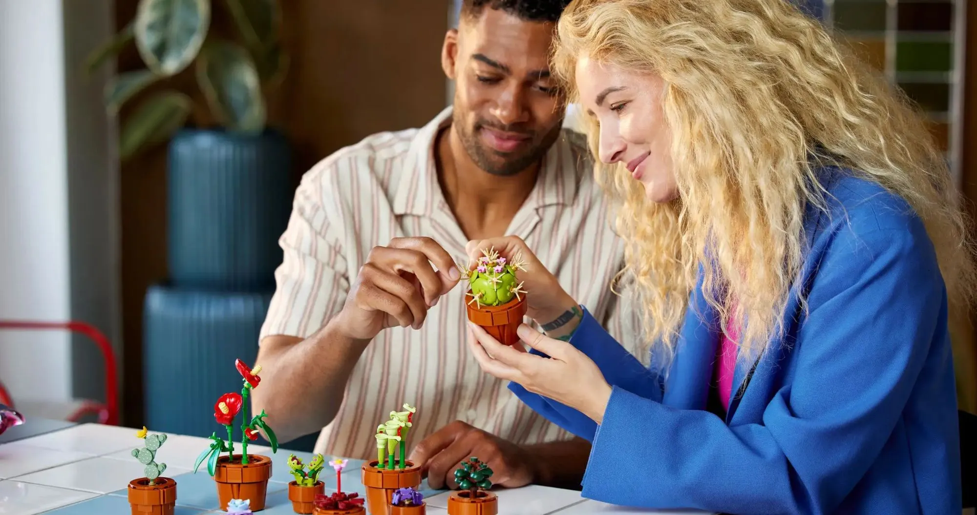 Конструктор LEGO Botanicals Мініатюрні рослини (10329)