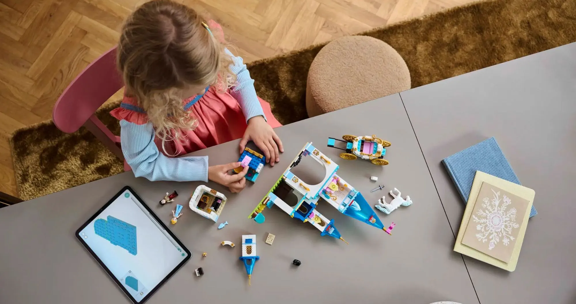 Конструктор LEGO Cinderella's Castle &amp; Horse Carriage (43275)