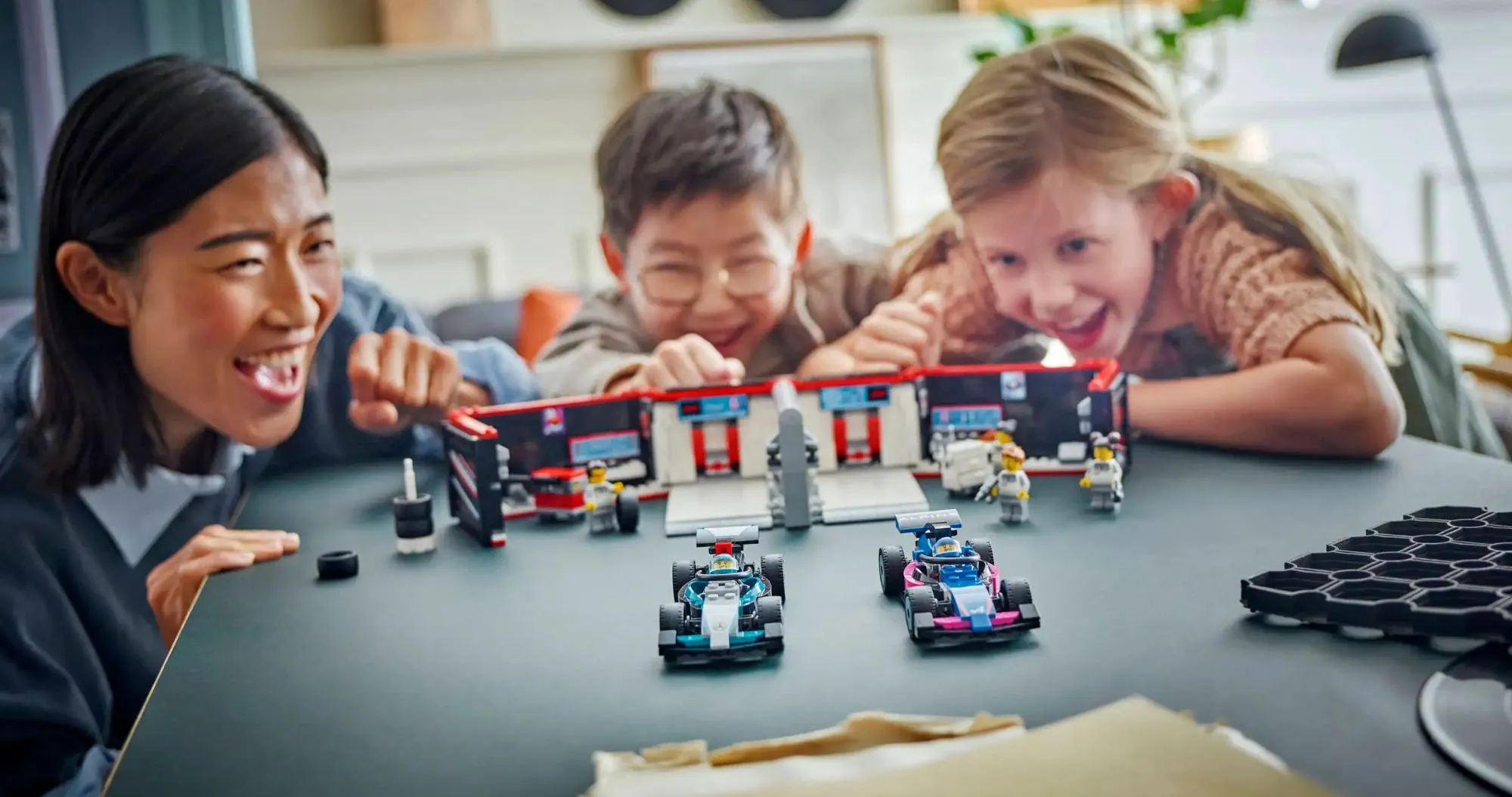 Конструктор LEGO City F1 Garage / Mercedes-AMG / Alpine Cars (60444)