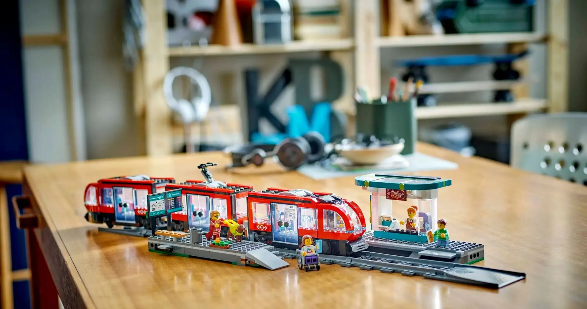 Конструктор LEGO City Downtown Streetcar and Station (60423)