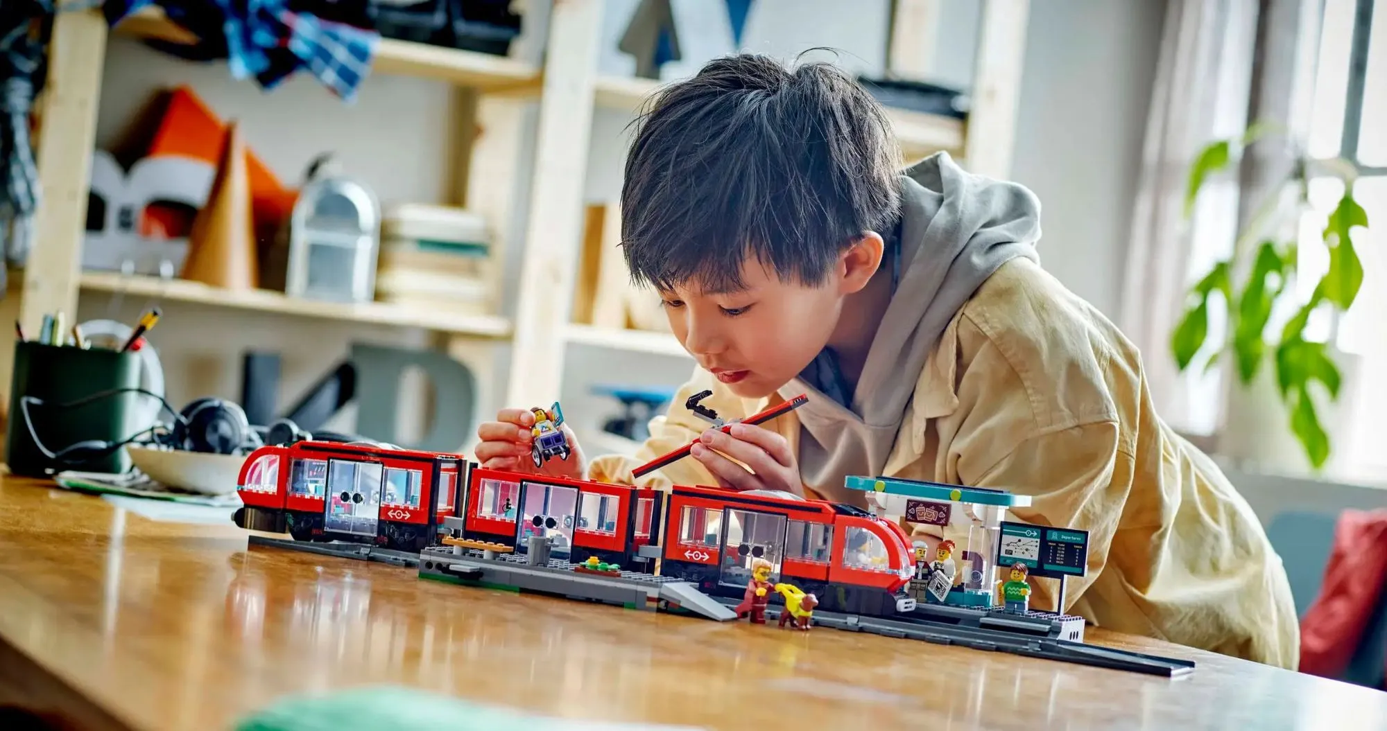 Конструктор LEGO City Downtown Streetcar and Station (60423)