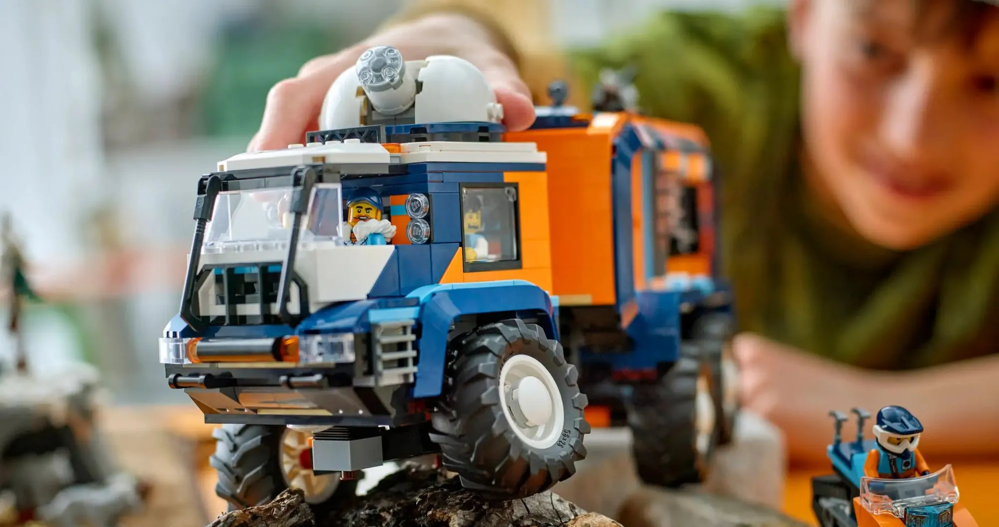 Конструктор LEGO City Arctic Explorer Science Lab Truck (60471)
