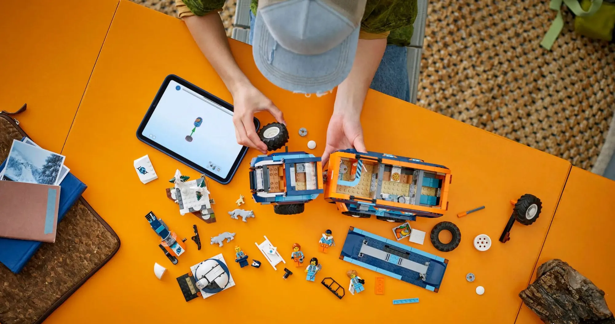 Конструктор LEGO City Arctic Explorer Science Lab Truck (60471)