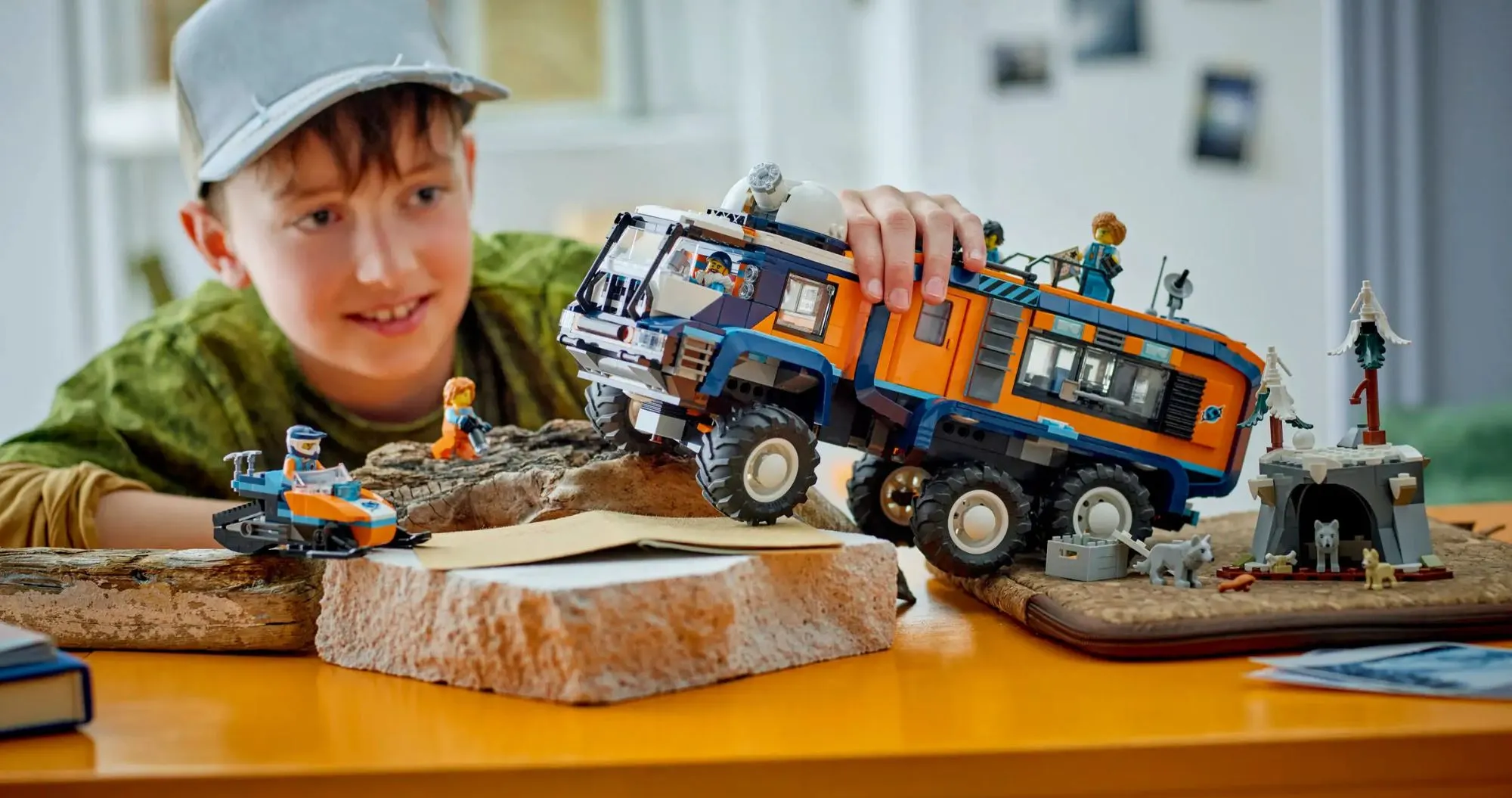 Конструктор LEGO City Arctic Explorer Science Lab Truck (60471)