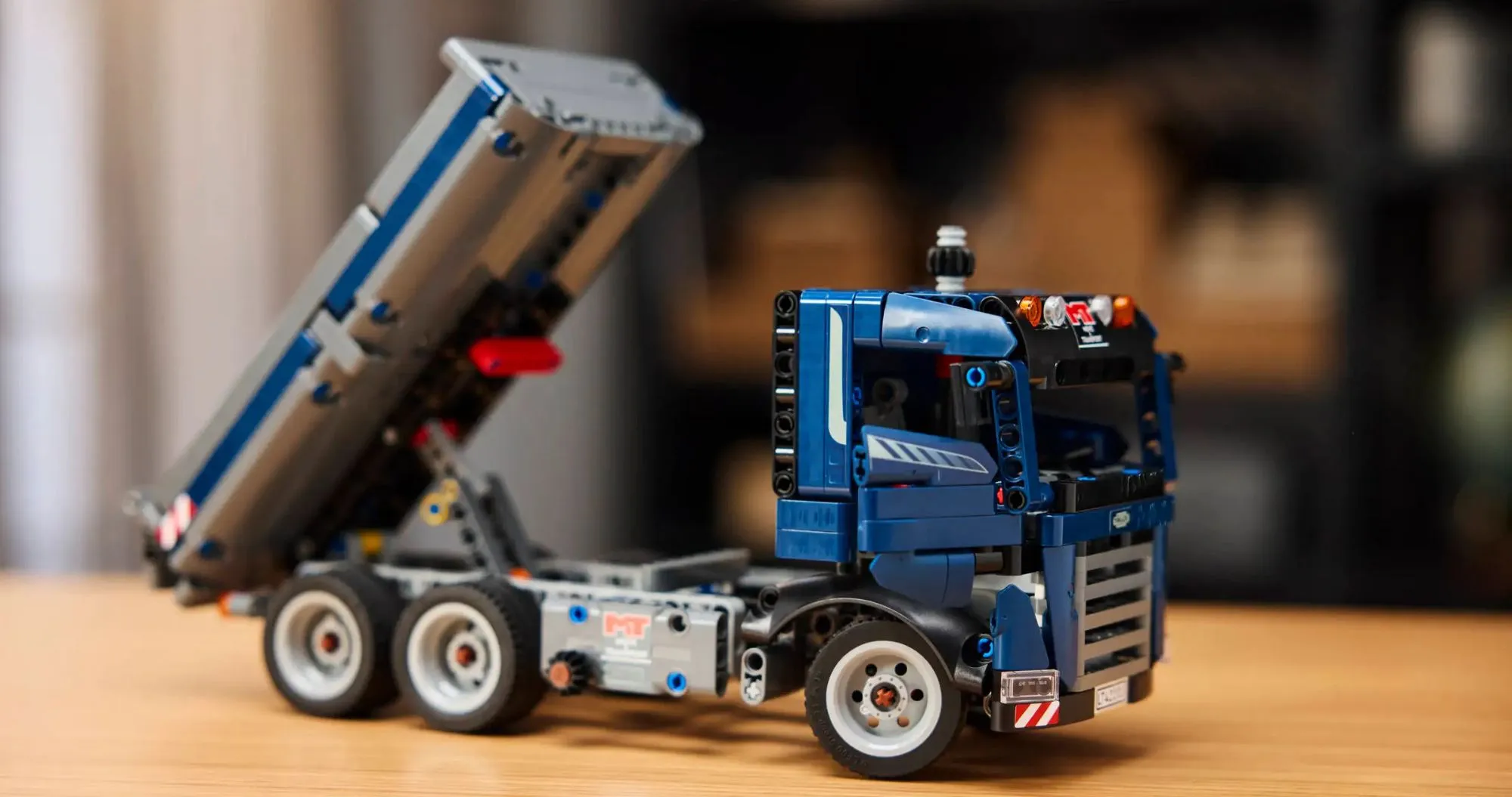 Конструктор LEGO Technic Tipping Dump Truck (42203)