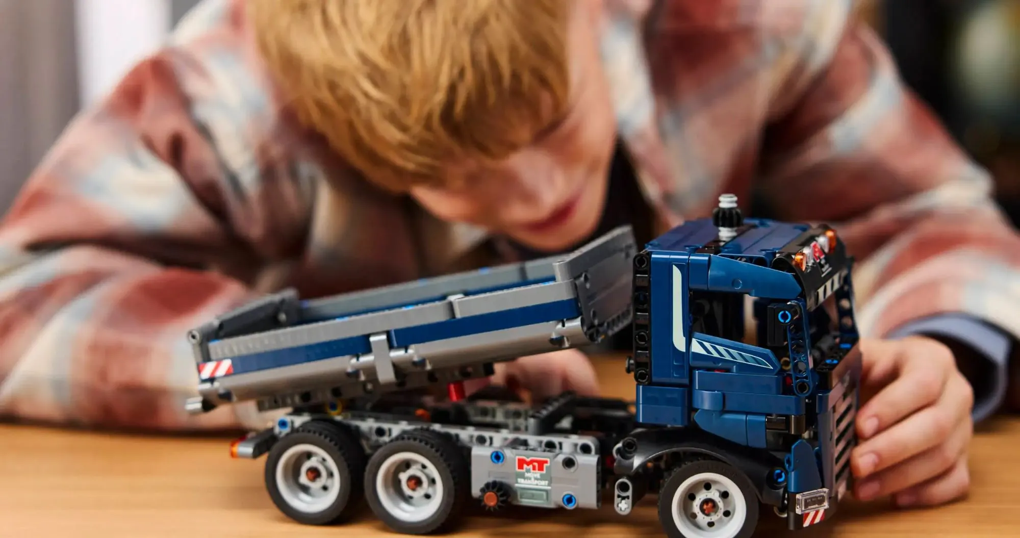 Конструктор LEGO Technic Tipping Dump Truck (42203)