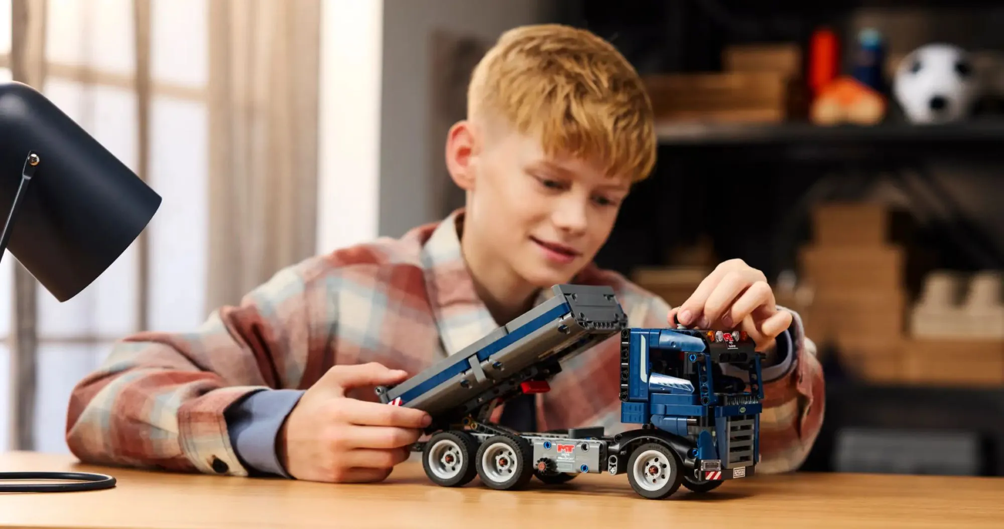 Конструктор LEGO Technic Tipping Dump Truck (42203)