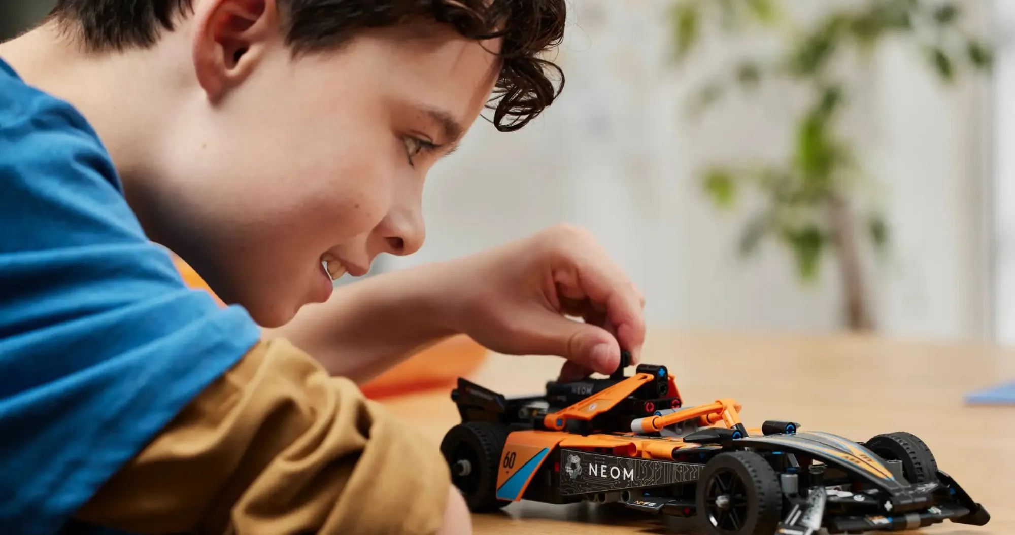 Конструктор LEGO Technic Автомобіль для перегонів NEOM McLaren Formula E (42169)