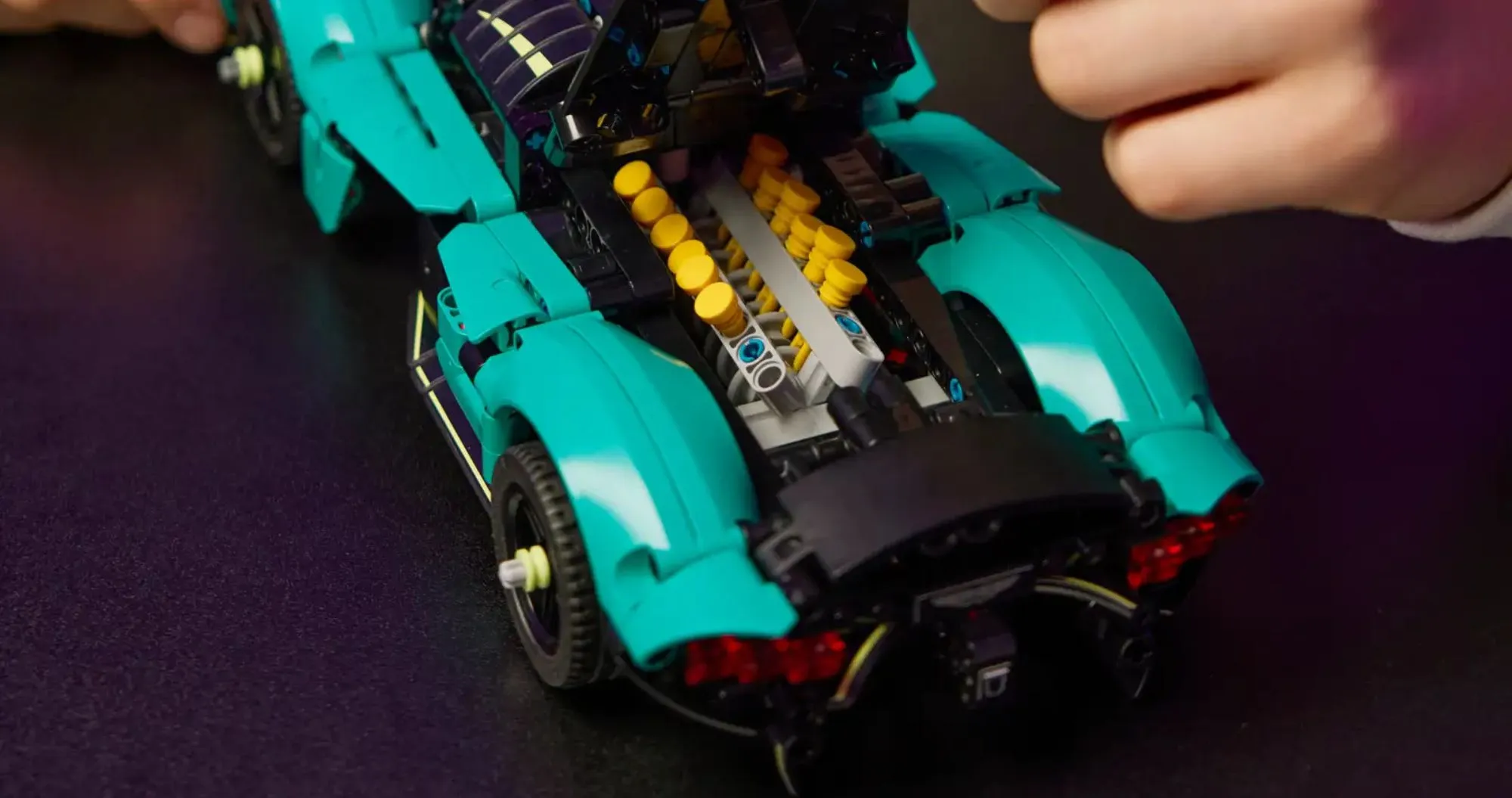 Конструктор LEGO Technic Aston Martin Valkyrie (42208)
