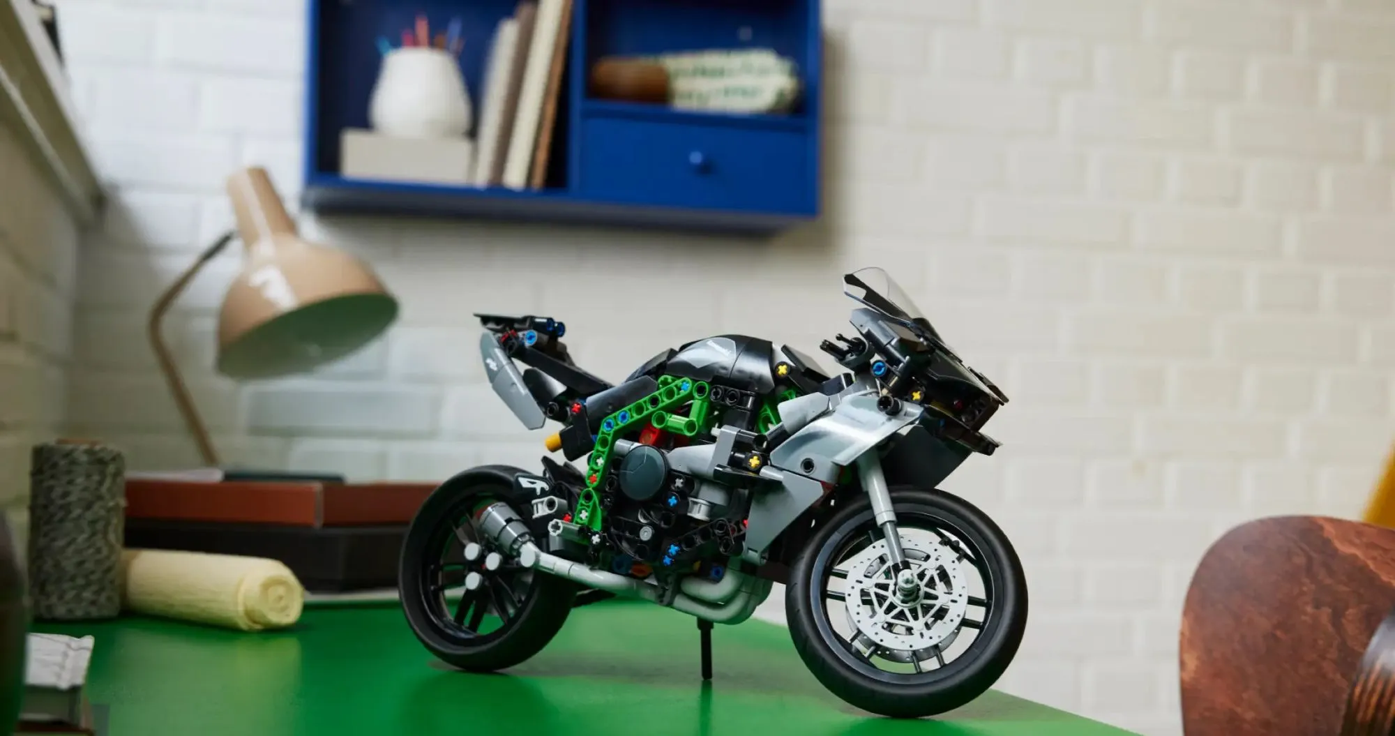 Конструктор LEGO Technic Kawasaki Ninja H2R Motorcycle (42170)