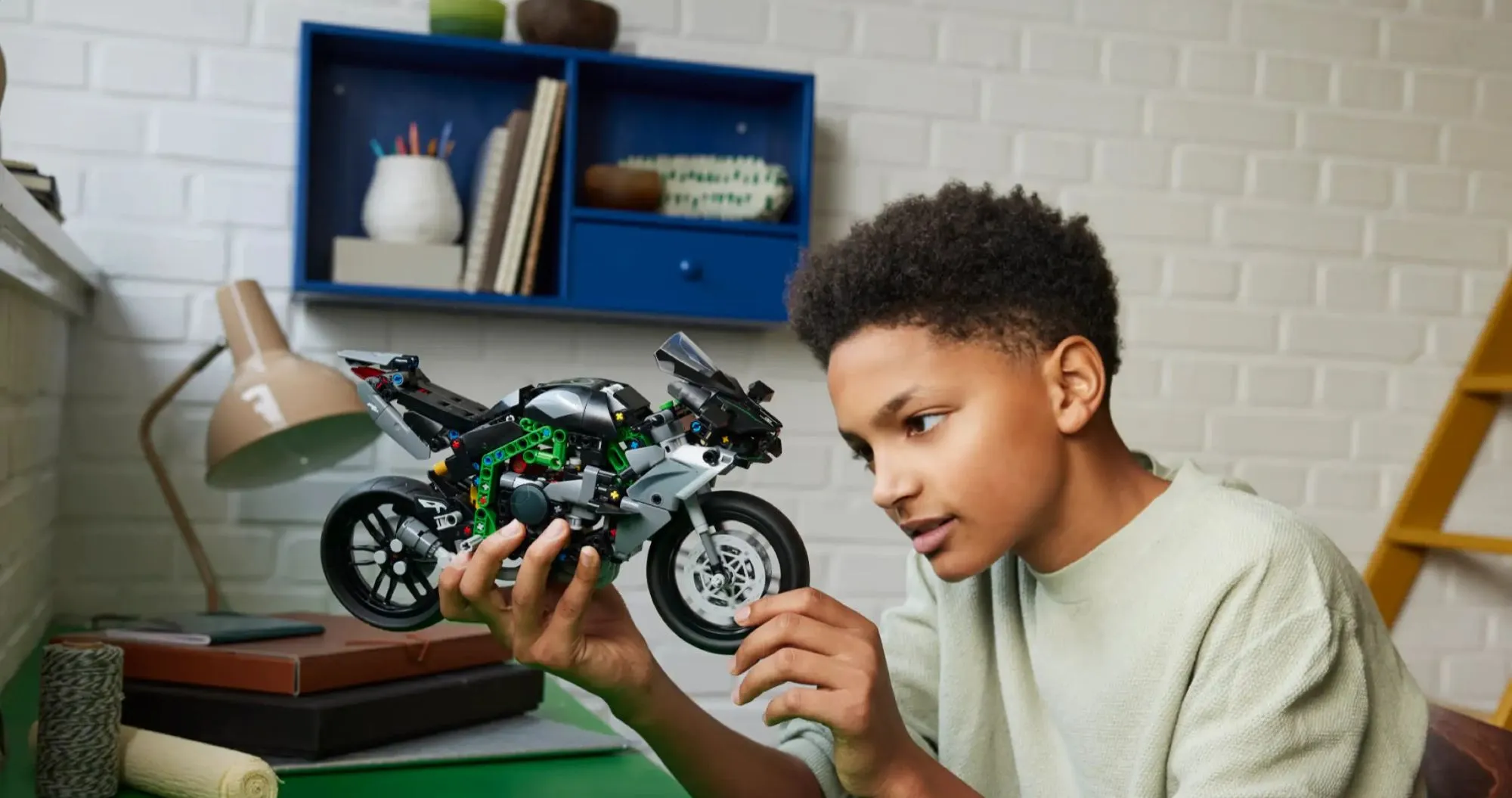 Конструктор LEGO Technic Kawasaki Ninja H2R Motorcycle (42170)