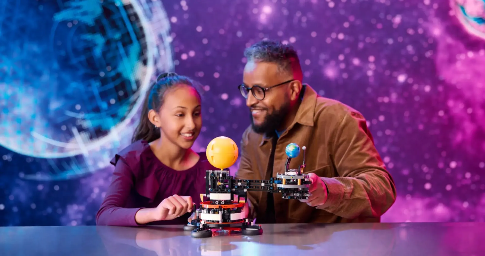 Конструктор LEGO Technic Planet Earth and Moon in Orbit (42179)