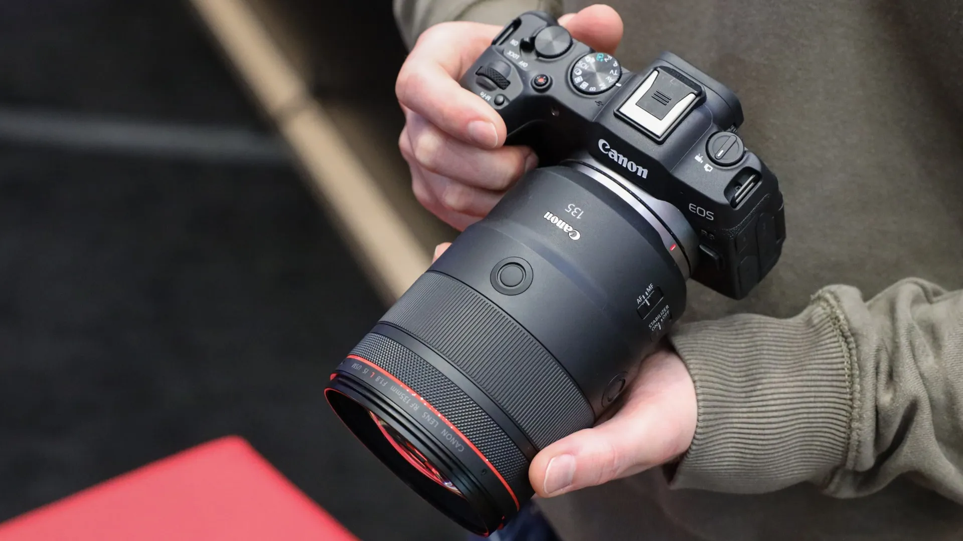 Длиннофокусный объектив Canon RF 135mm f/1.8 L IS USM (5776C005) (Standard)