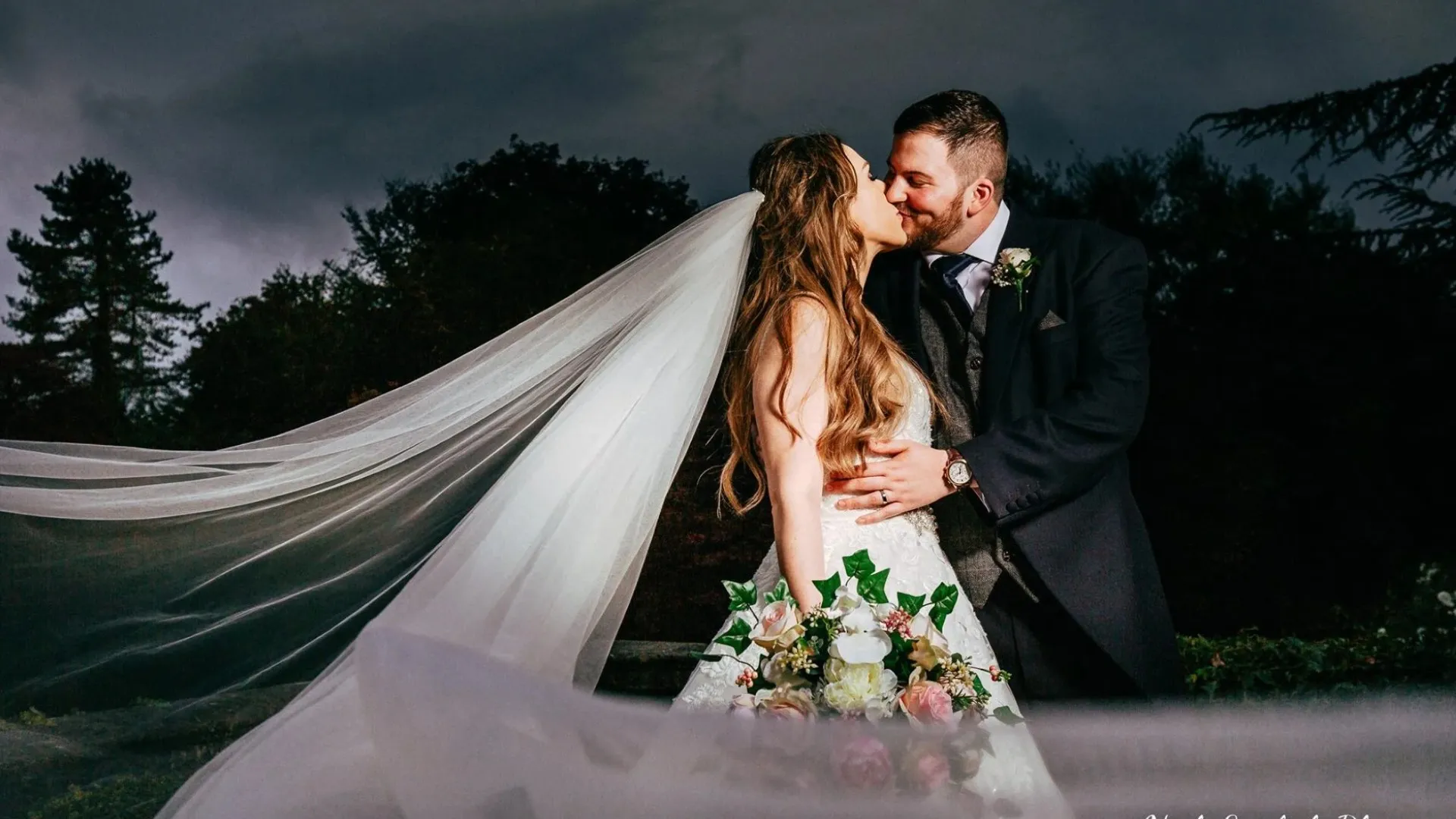 Стандартный объектив Canon EF 35mm f/1.4L II USM (9523B005) (Standard)