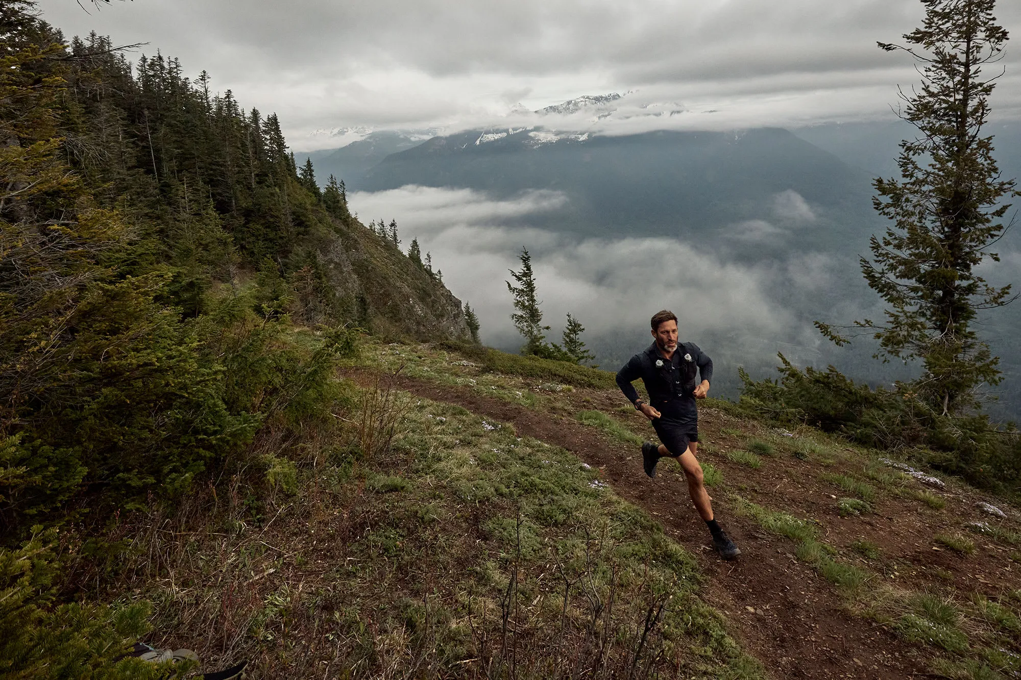 Garmin Fenix 8 Pro 51mm AMOLED Sapphire Titanium with Graphite/Black Silicone Band