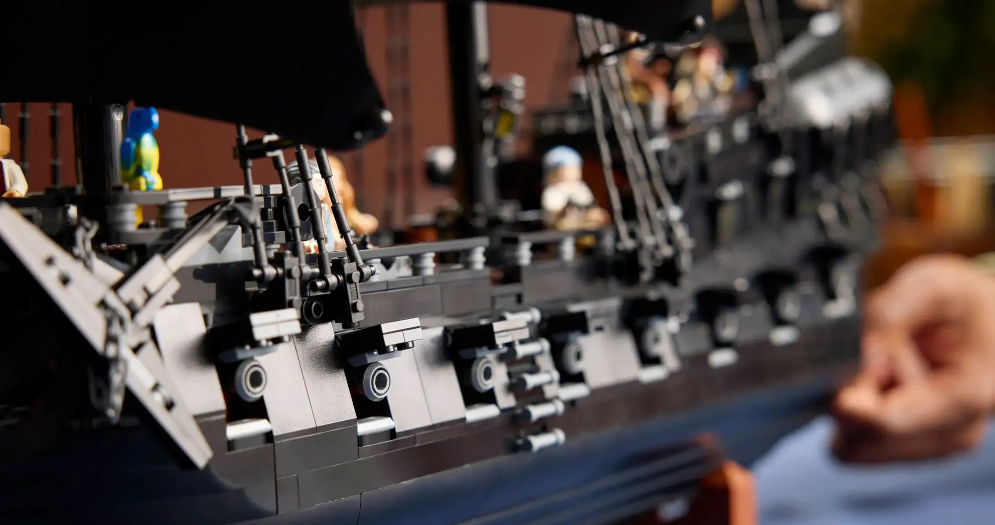 Конструктор LEGO Icons Captain Jack Sparrow's Pirate Ship (10365)