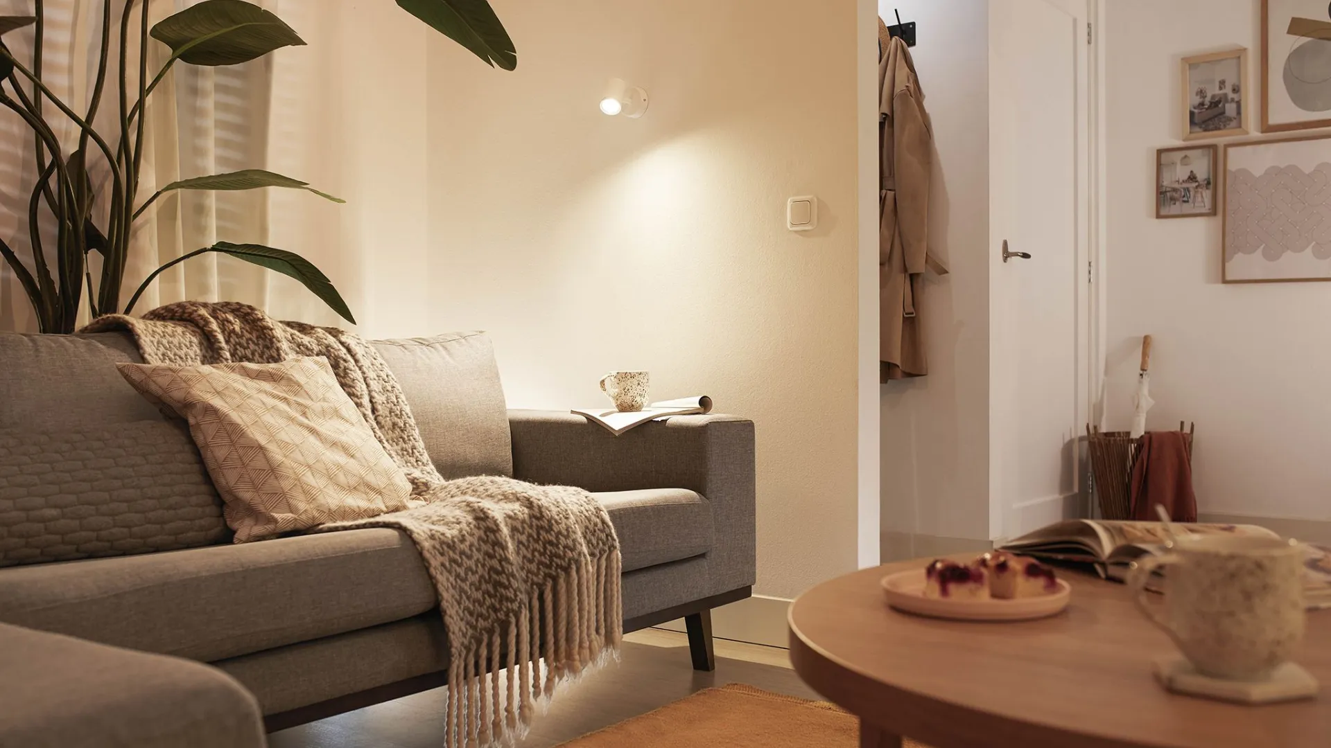 Умный накладной точечный светильник WiZ IMAGEO Spots 2200-6500K RGB Wi-Fi (White)