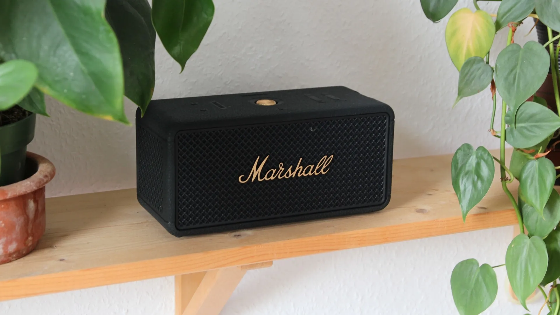 Акустика Marshall Portable Speaker Middleton II (Black and Brass)