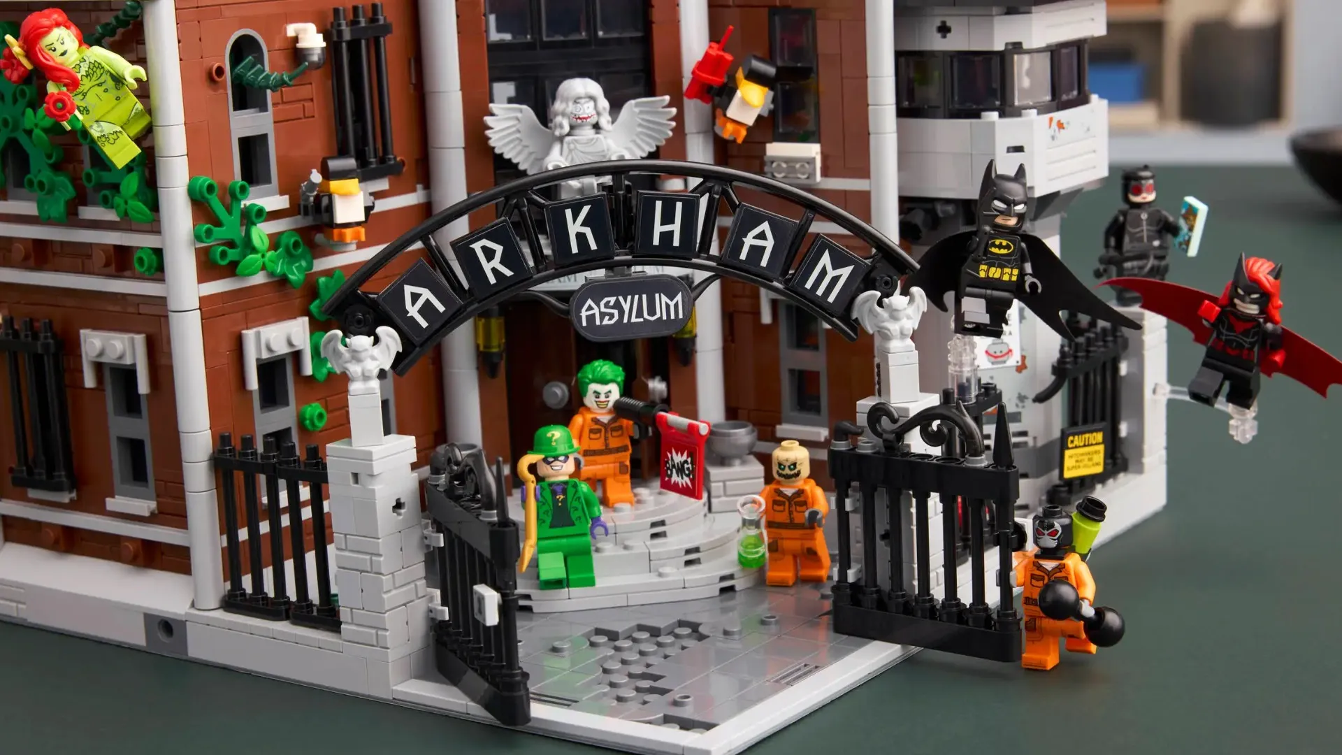 Конструктор LEGO DC Batman Притулок Аркхема (76300)