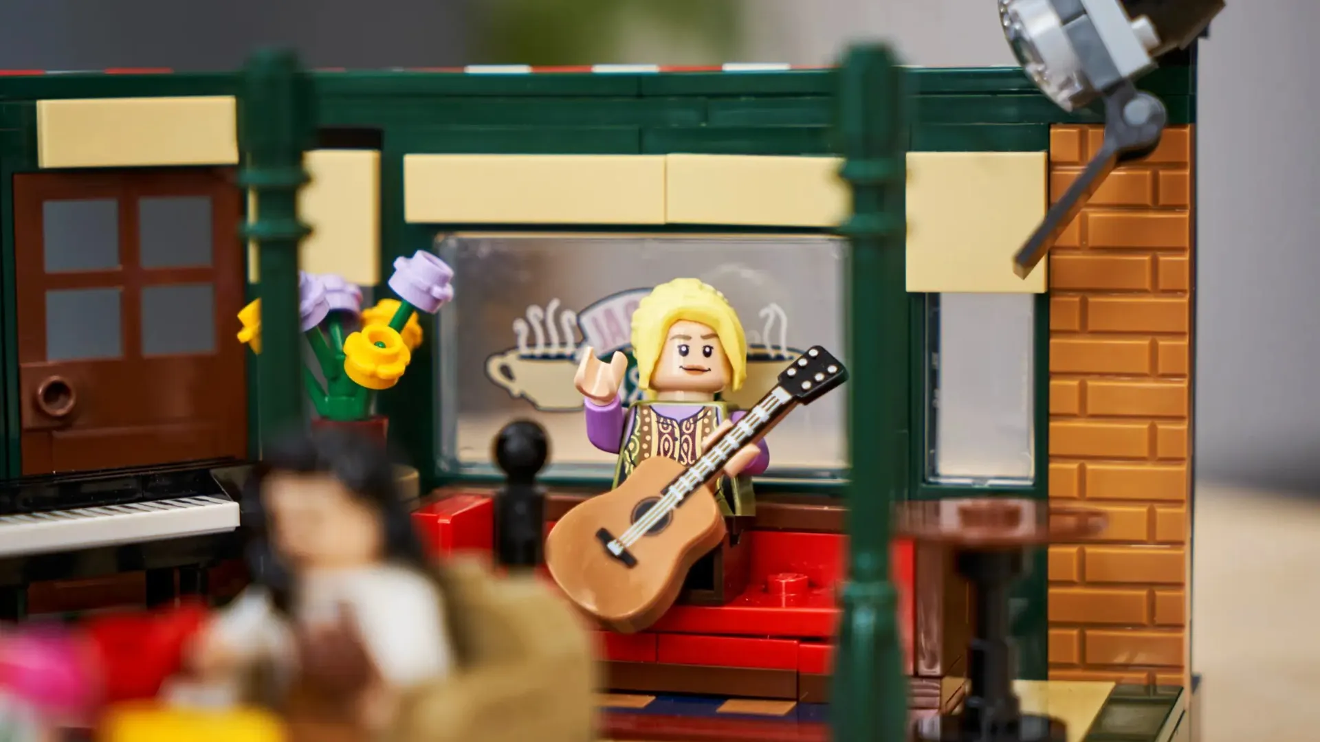 Конструктор Lego Ideas F·R·I·E·N·D·S Central Perk (21319)