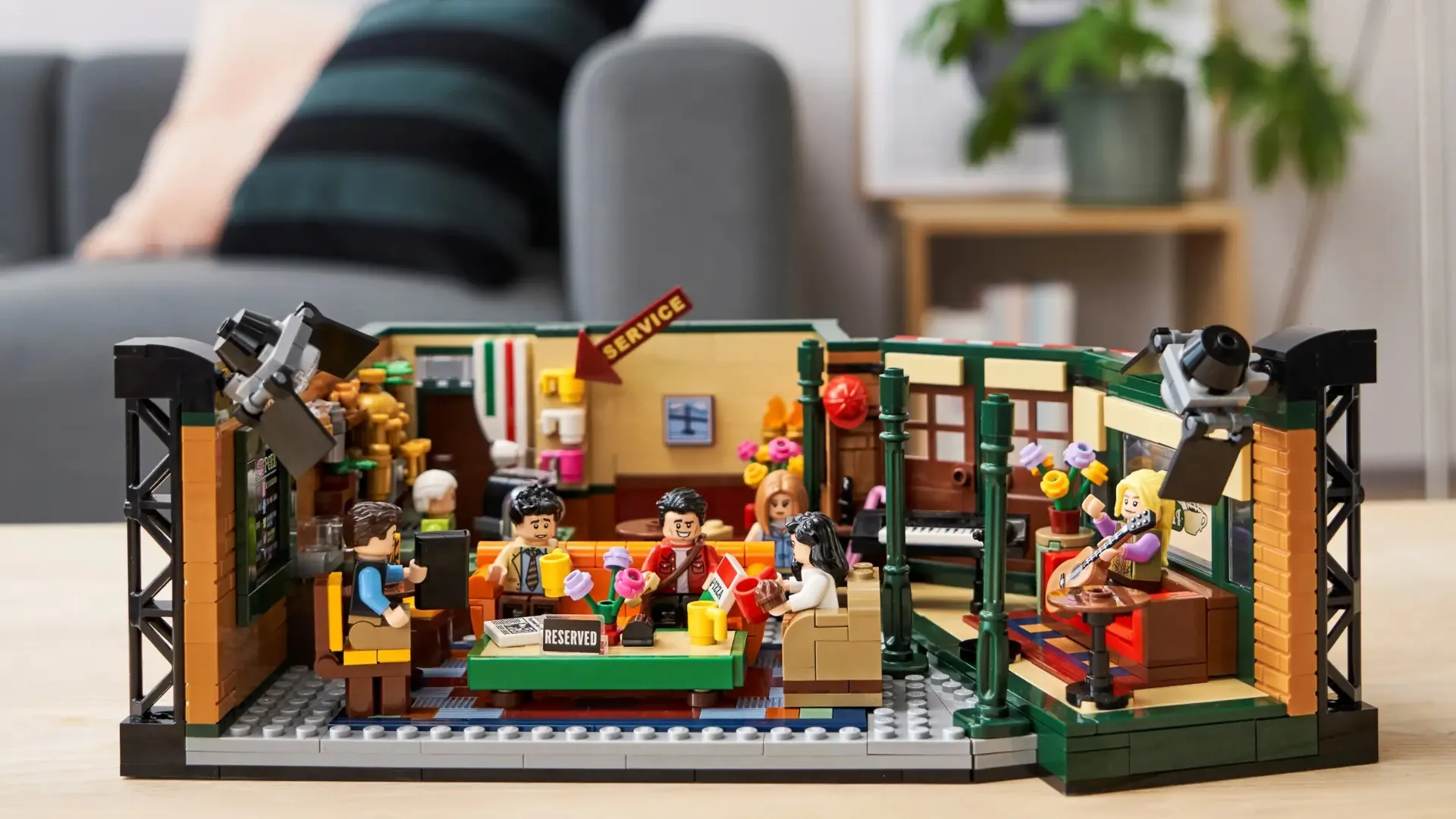 Конструктор Lego Ideas F·R·I·E·N·D·S Central Perk (21319)