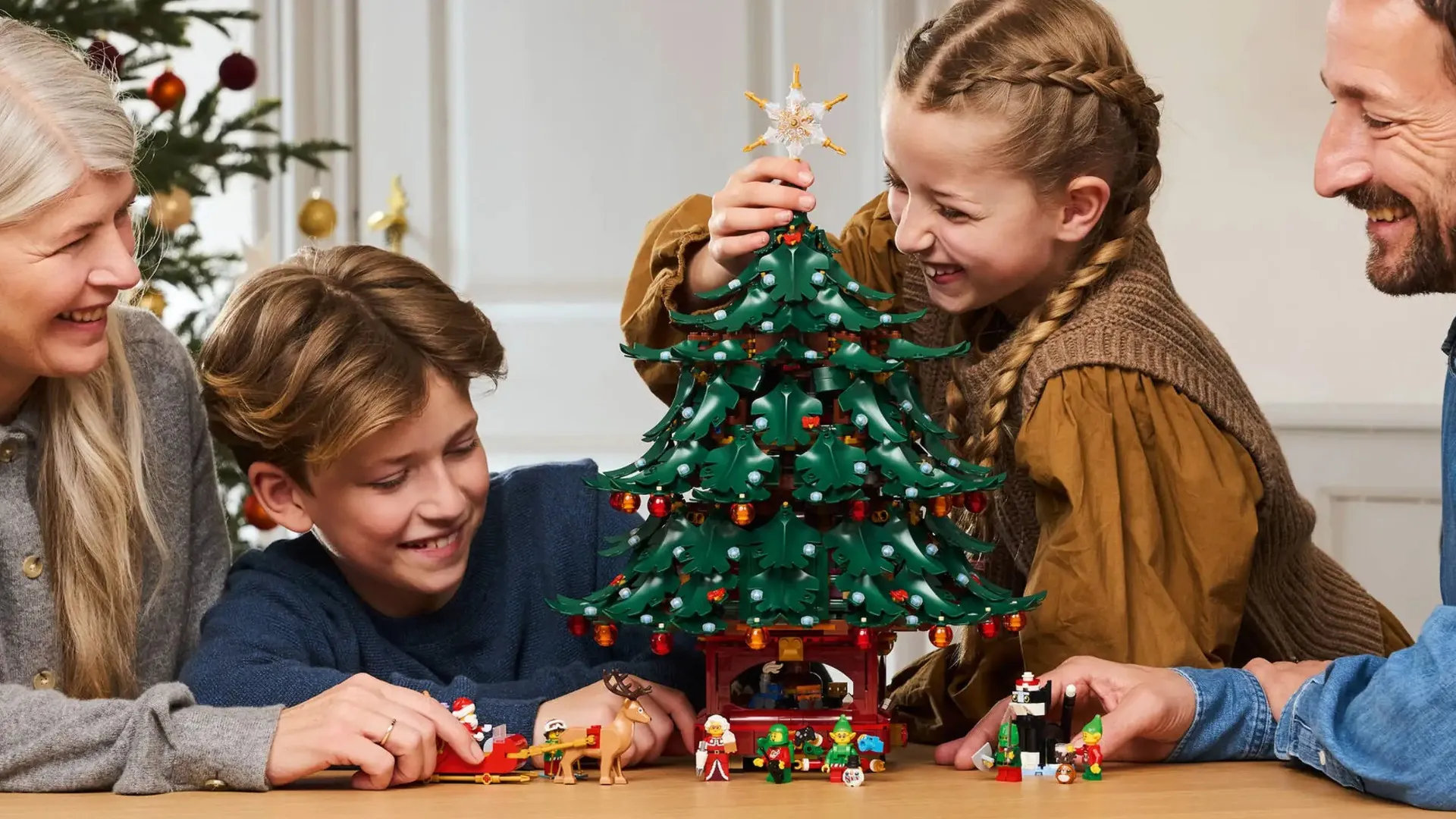 Конструктор Lego Icons Family Christmas Tree Icons (41843)