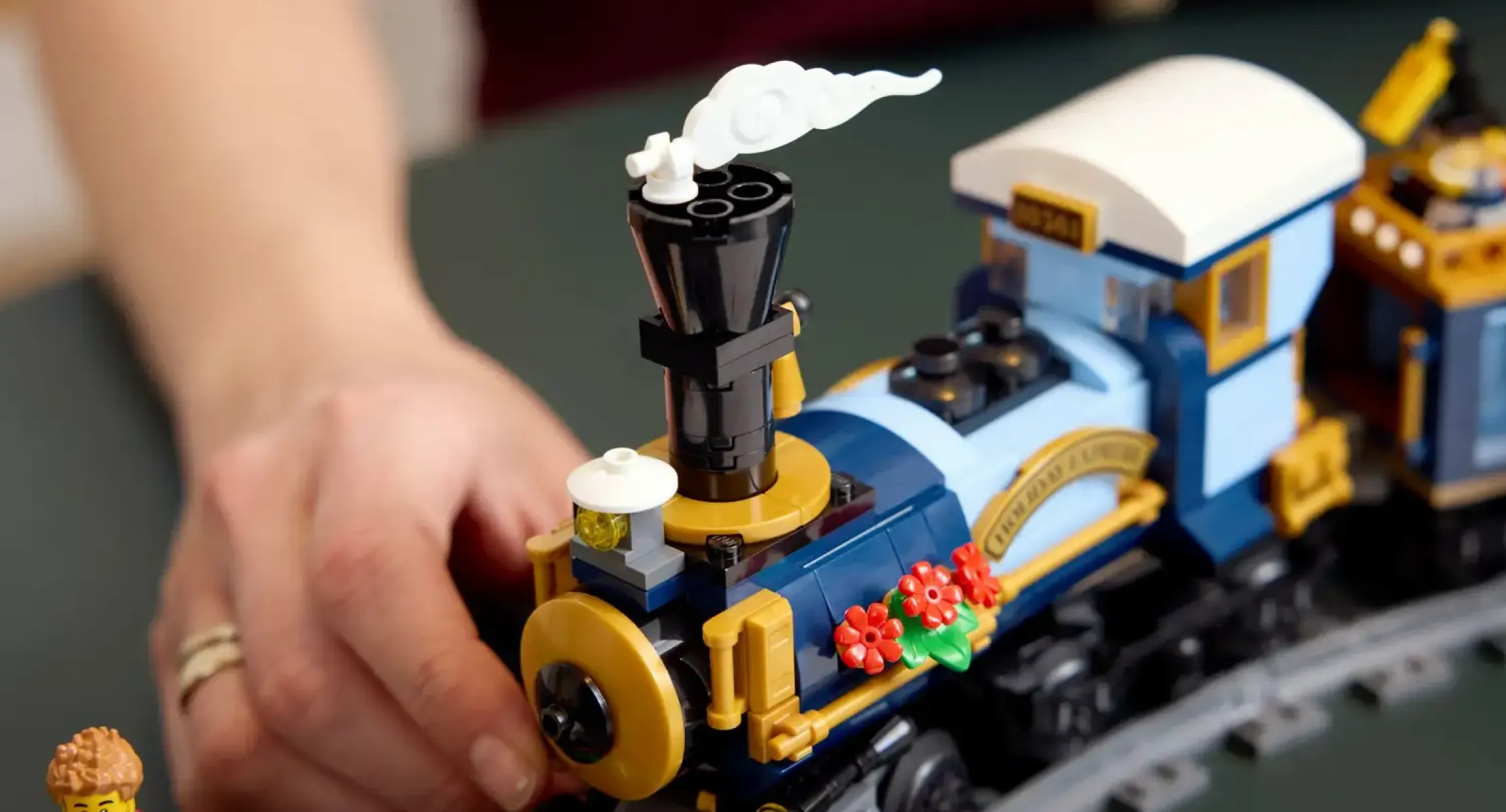 Конструктор LEGO Icons Holiday Express Train (10361)