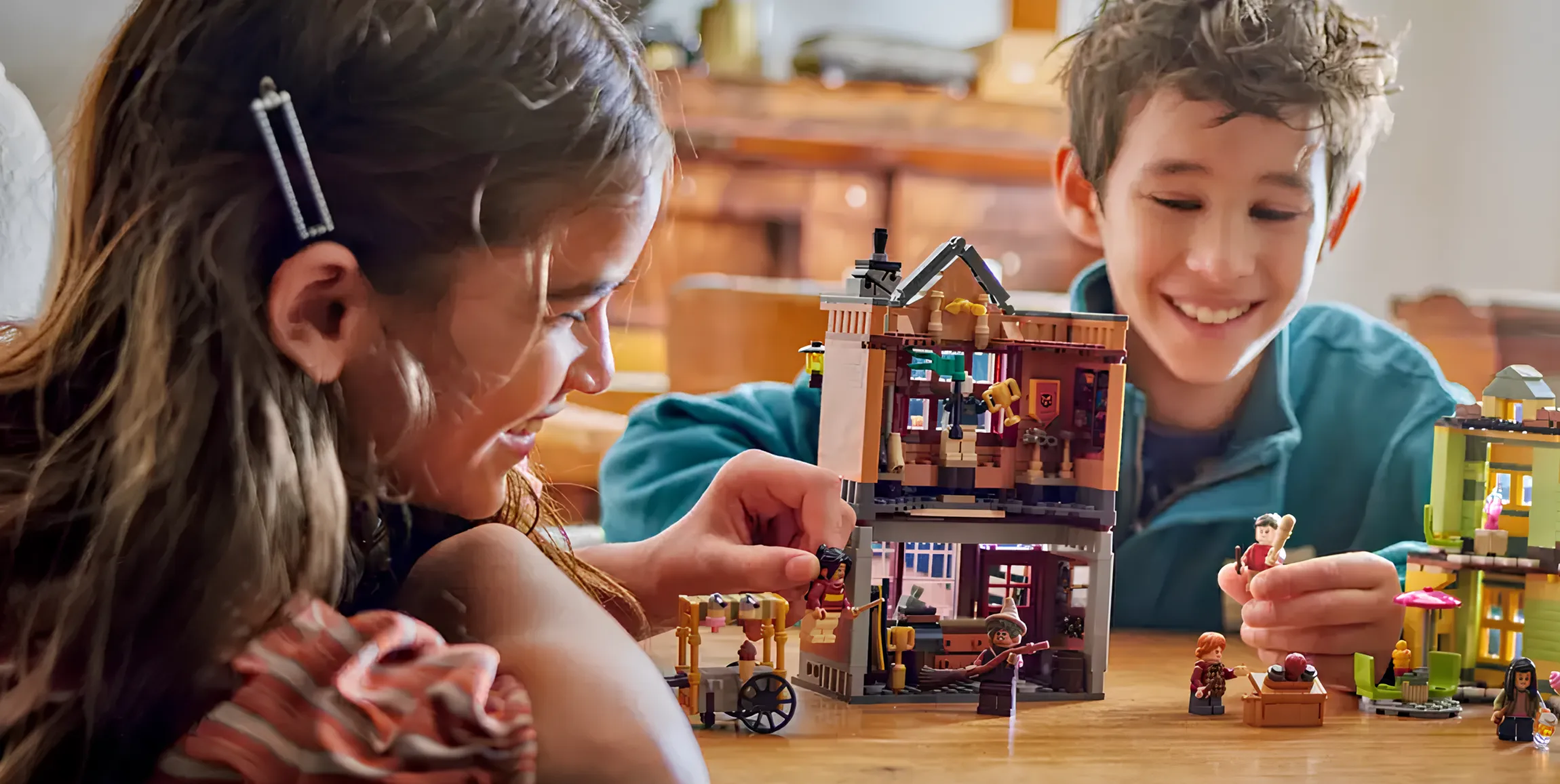 Конструктор LEGO Harry Potter Quality Quidditch Supplies &amp; Ice Cream Parlour (76452)