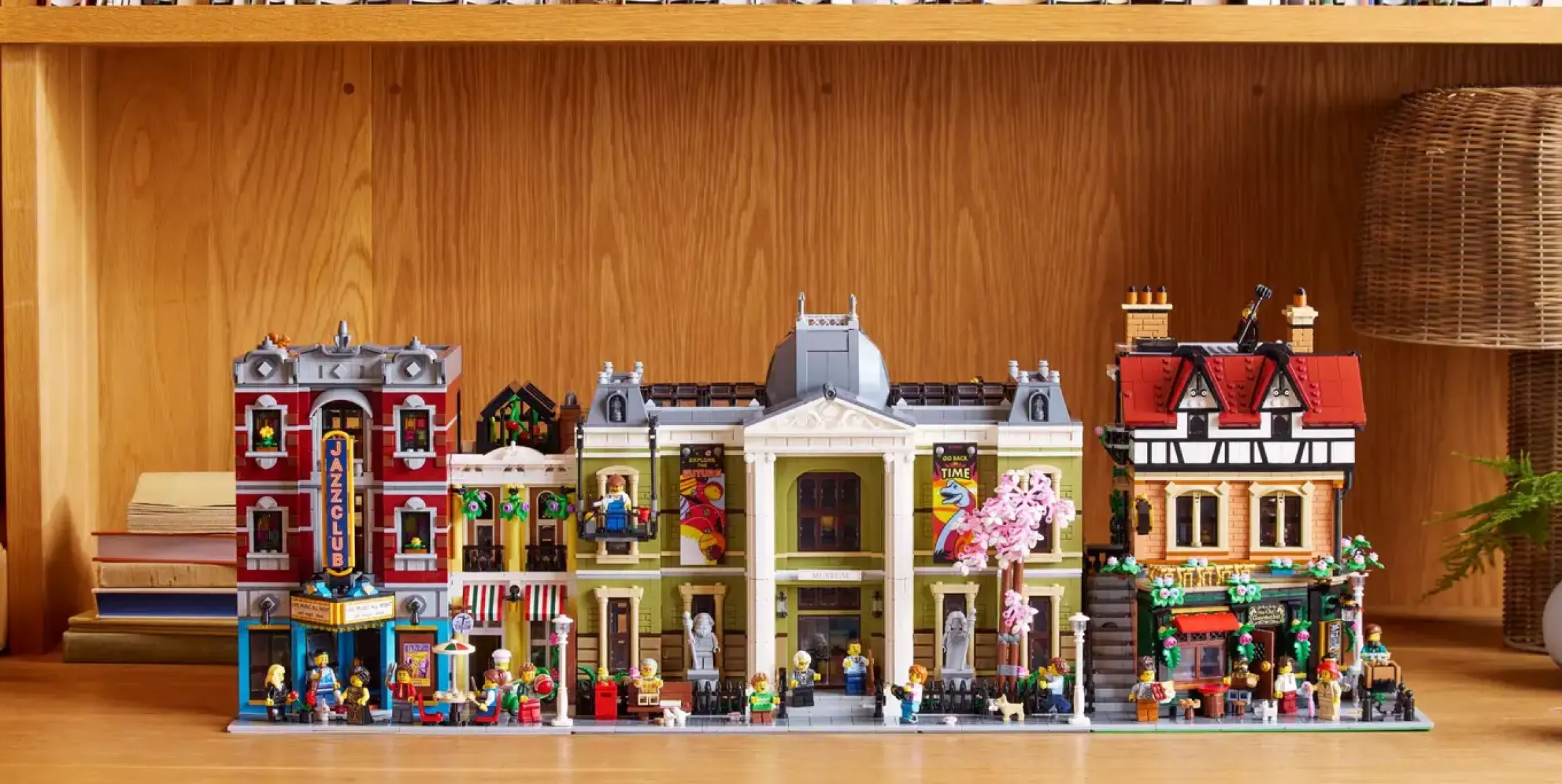 Конструктор LEGO Icons Тюдоровский уголок (10350)