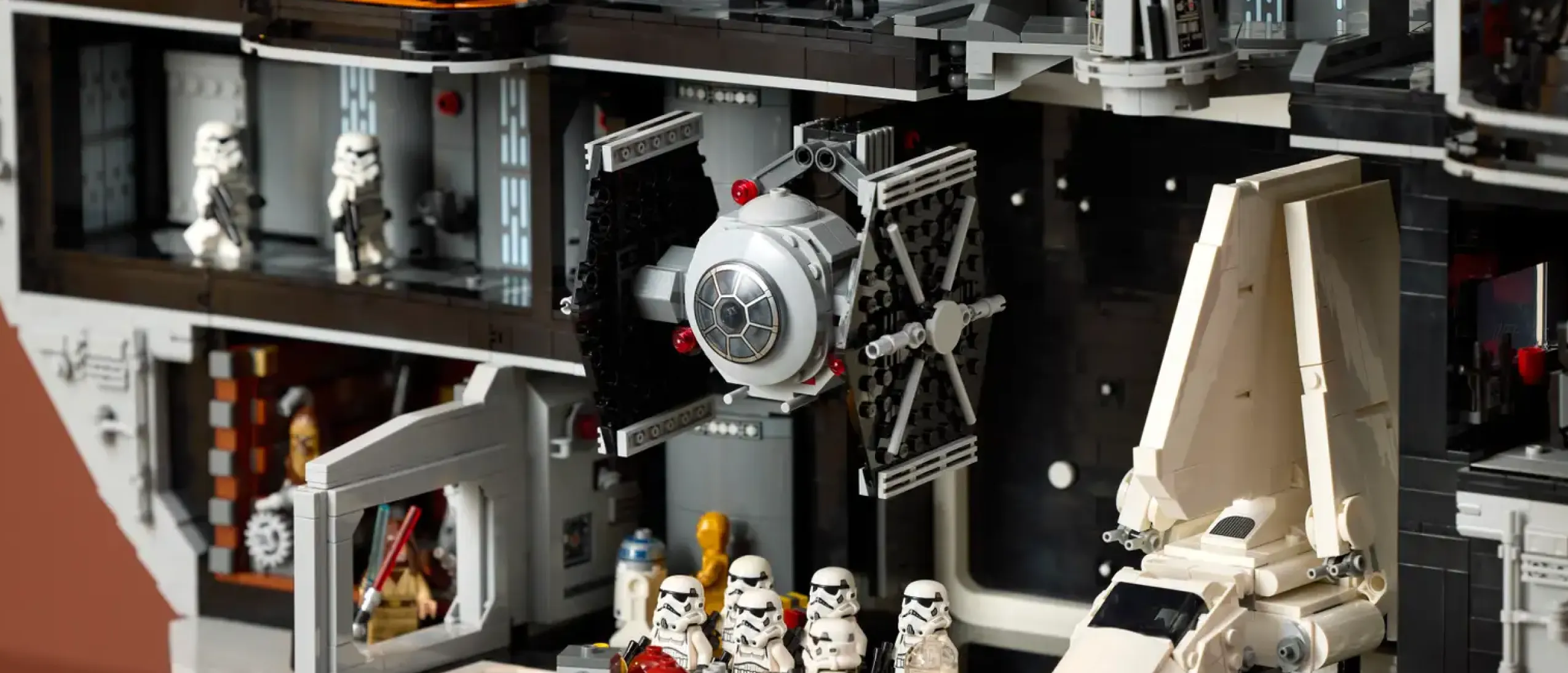 Конструктор LEGO Star Wars Винищувач TIE з Імперським ангарним каркасом (40771)