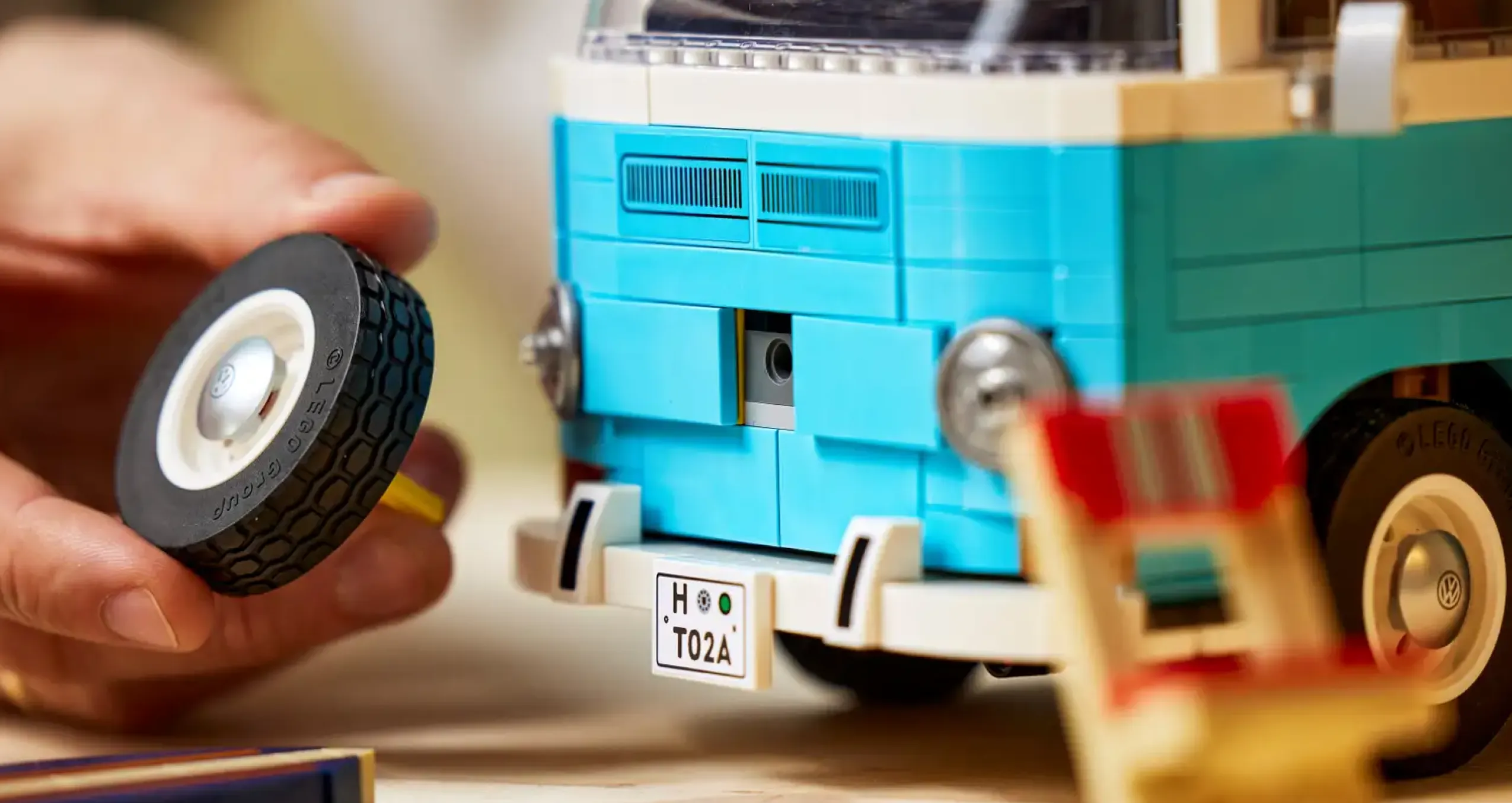 Конструктор LEGO Ideas Фургон Volkswagen T2 Camper Van (10279)