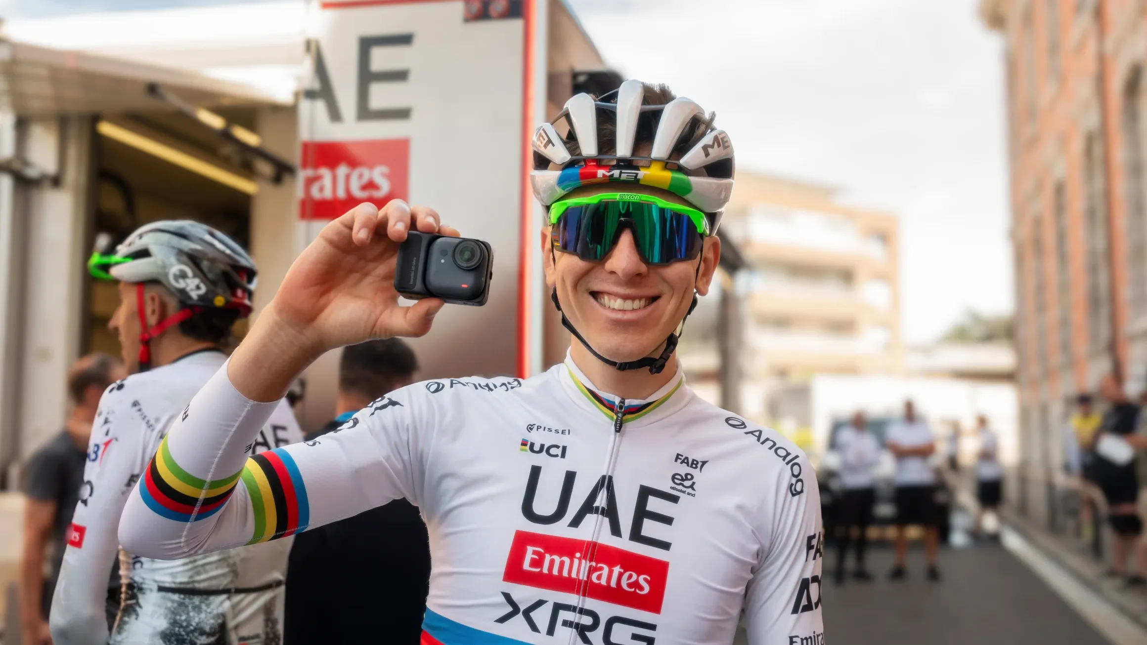 Екшн-камера Insta360 GO Ultra Arctic White Creator Bundle