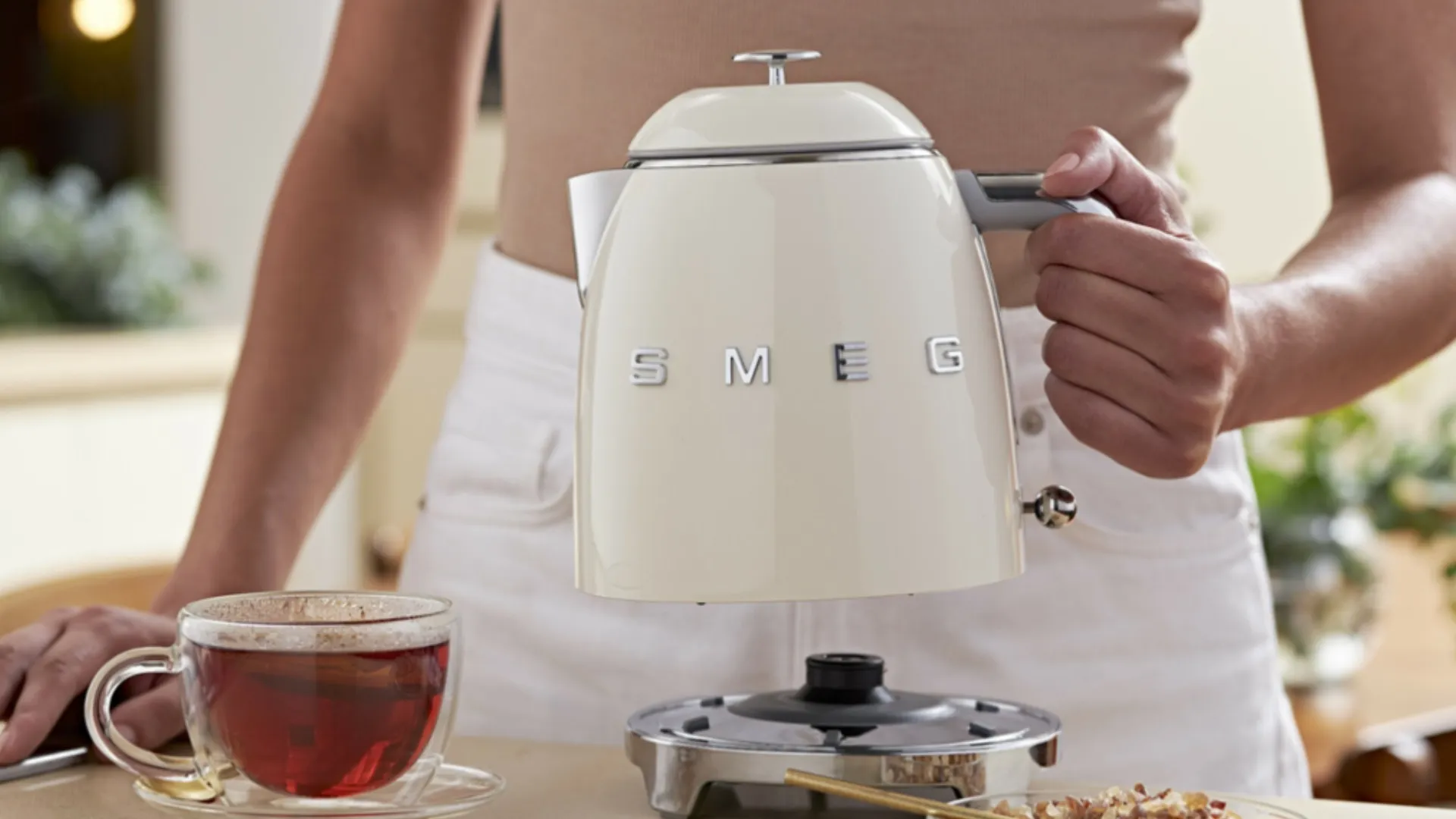 Электрочайник SMEG (Cream) (EU)