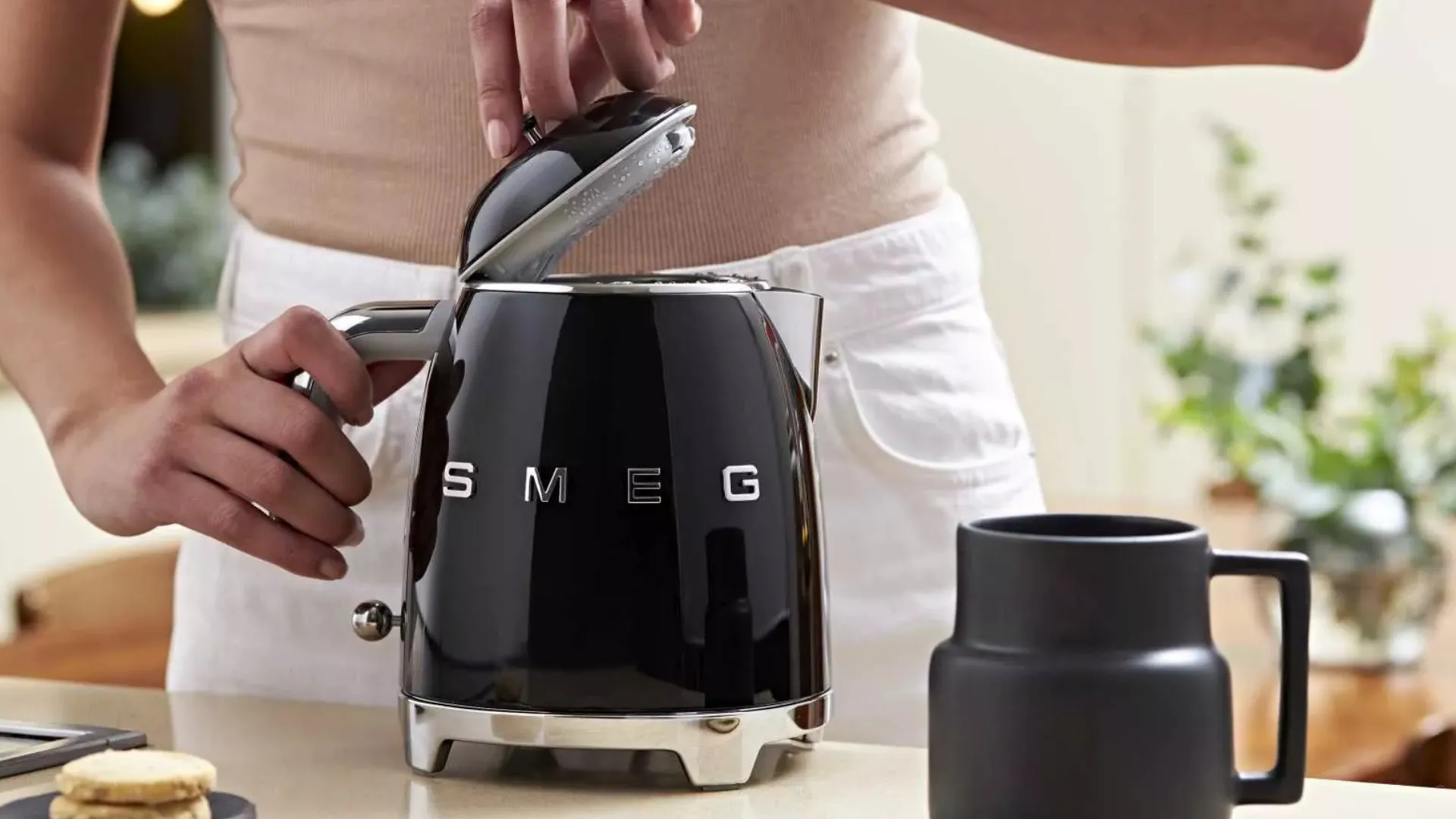 Электрочайник SMEG (Cream) (EU)