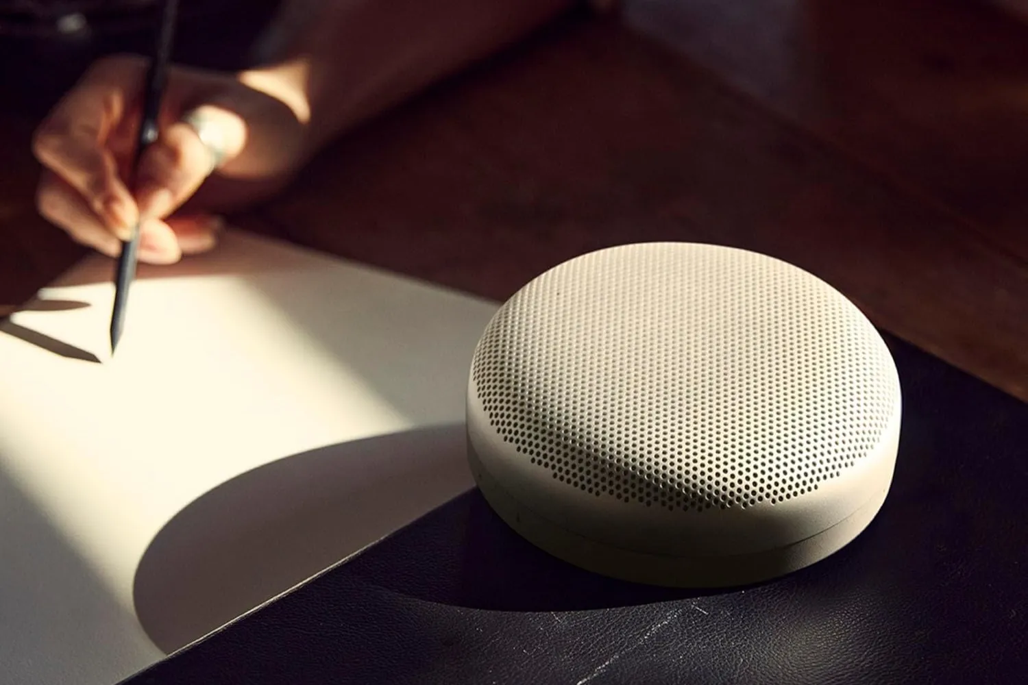 Акустика Bang / Olufsen Beosound A1 2nd. Gen. (Gray Mist)