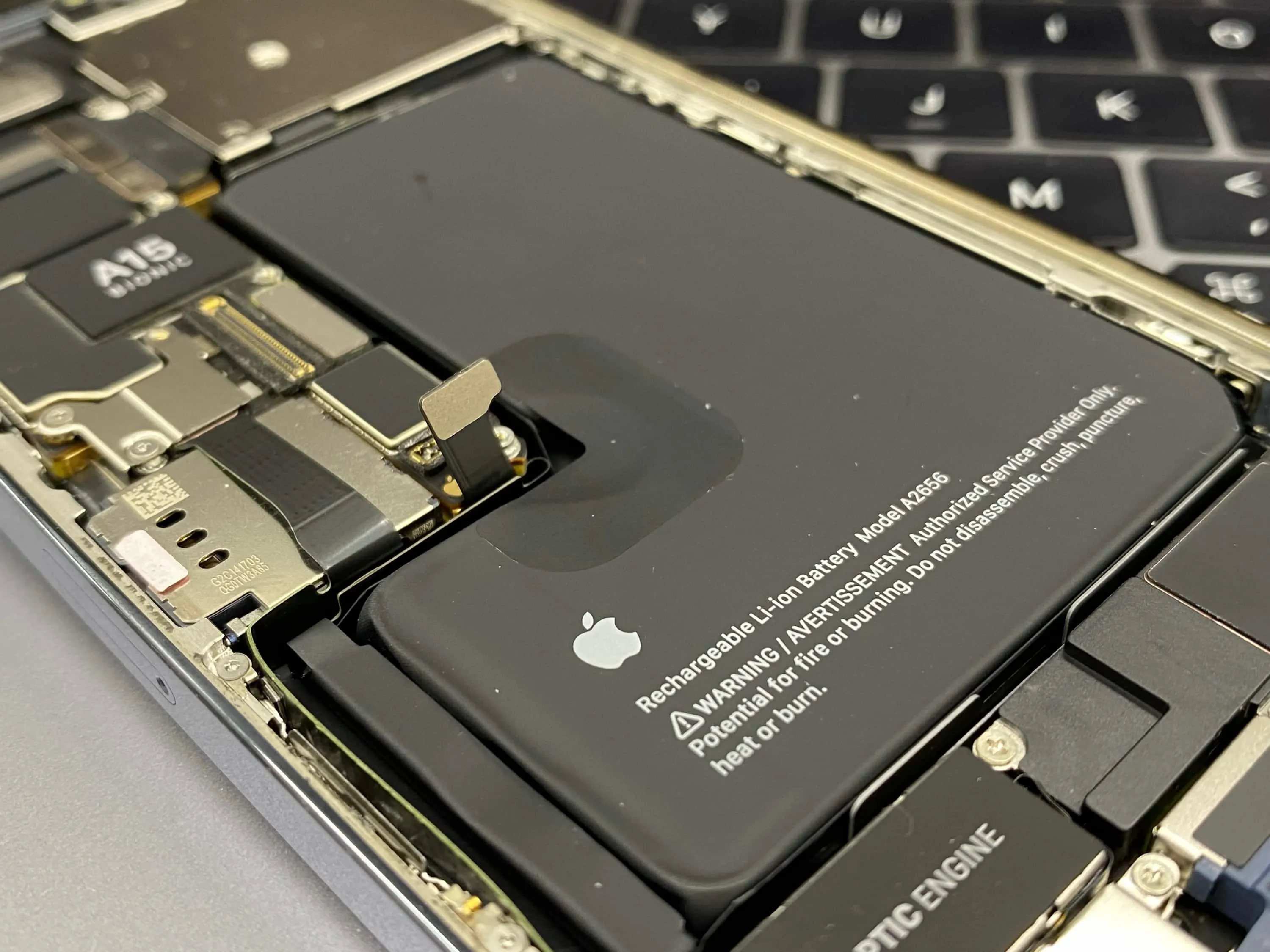 iPhone не заряжается