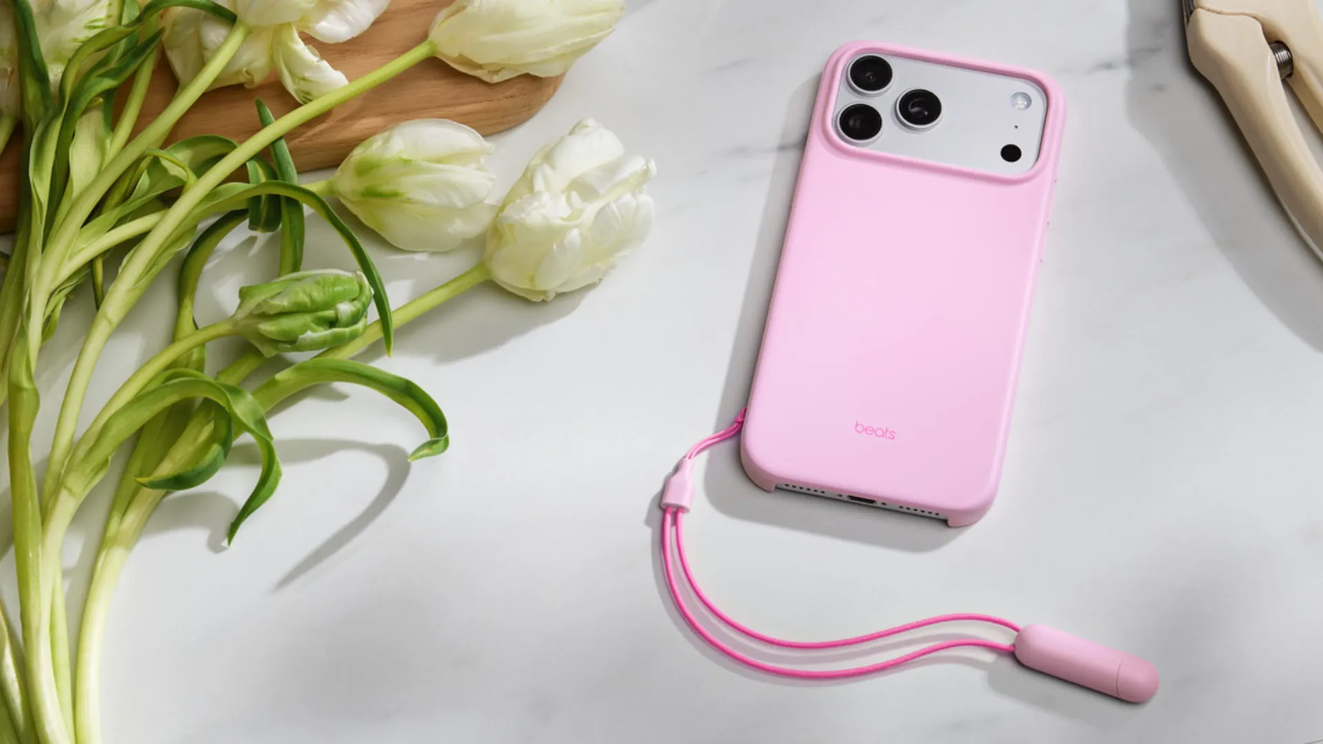 Чехол Beats Kickstand with MagSafe для iPhone 17 Pro (Pebble Pink)