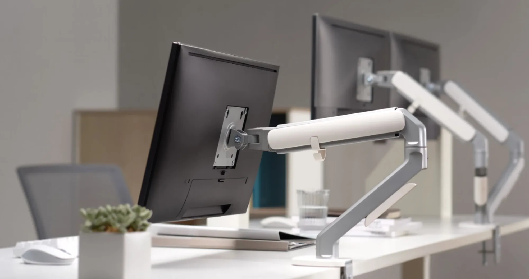 Настольный крепеж для монитора OfficePro MA421S (17-32") (Silver) (UA)