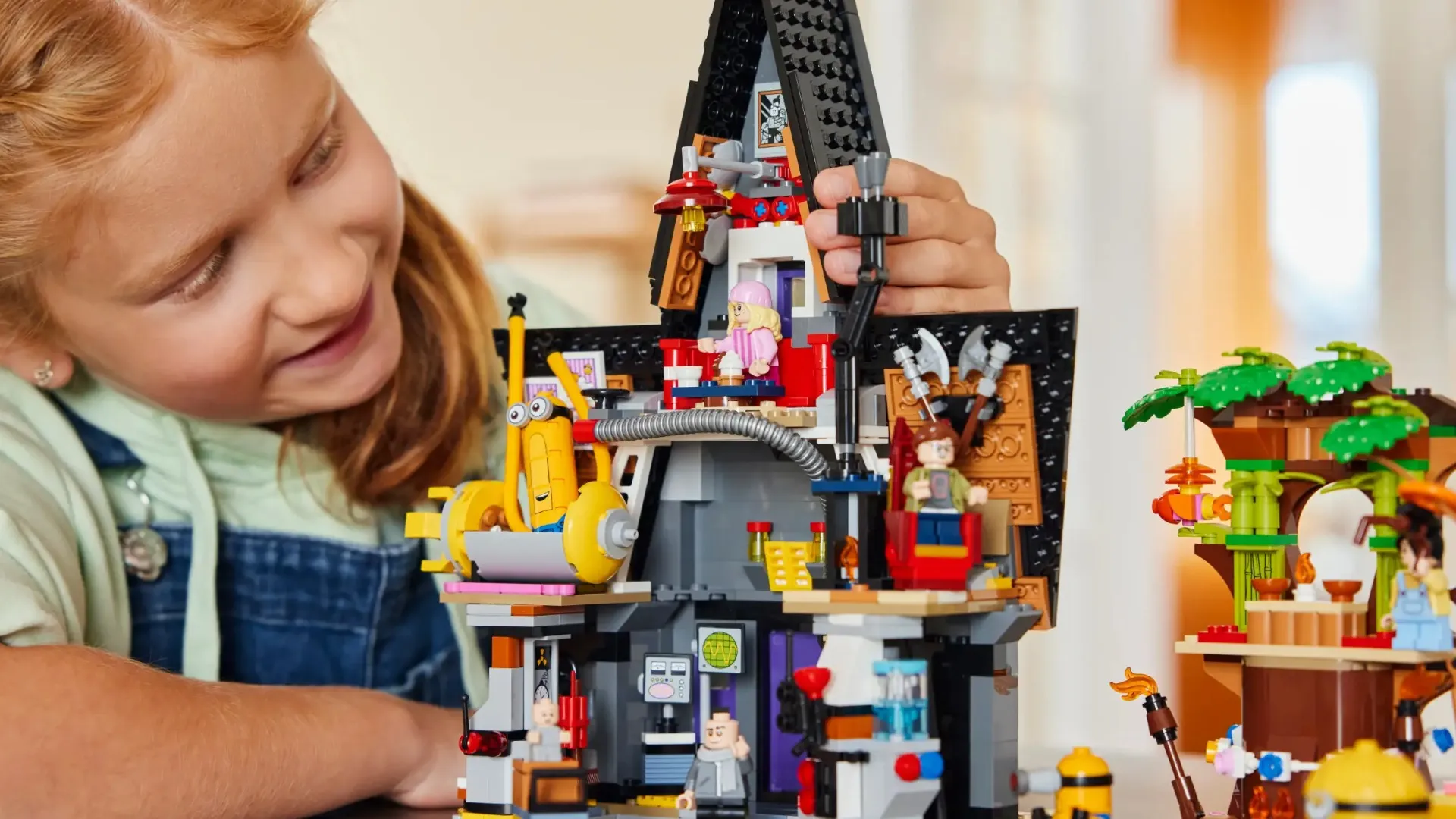 Конструктор LEGO Despicable Me Родинний маєток Ґру й посіпак (75583)