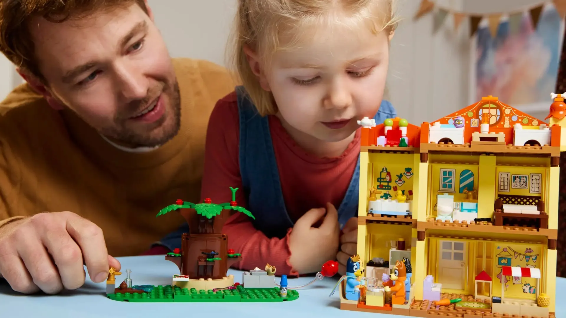 Конструктор LEGO Bluey Родинний дім Блуї (11203)