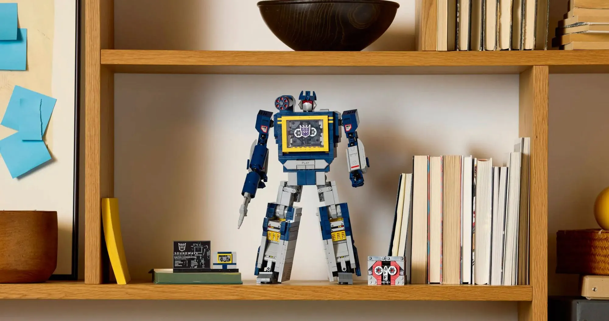 Конструктор LEGO Icons Transformers: Саундвейв (10358)