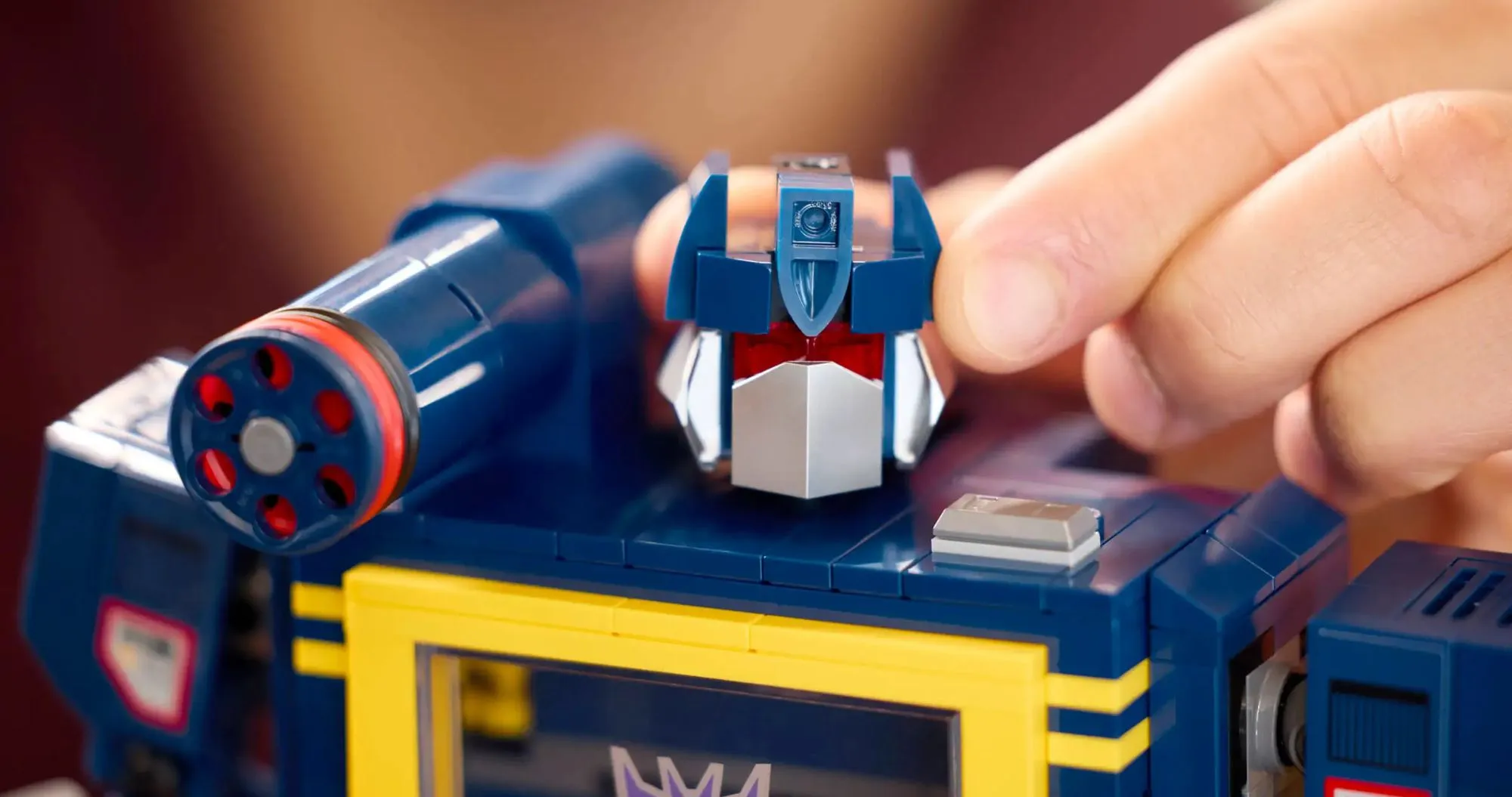 Конструктор LEGO Icons Transformers: Саундвейв (10358)