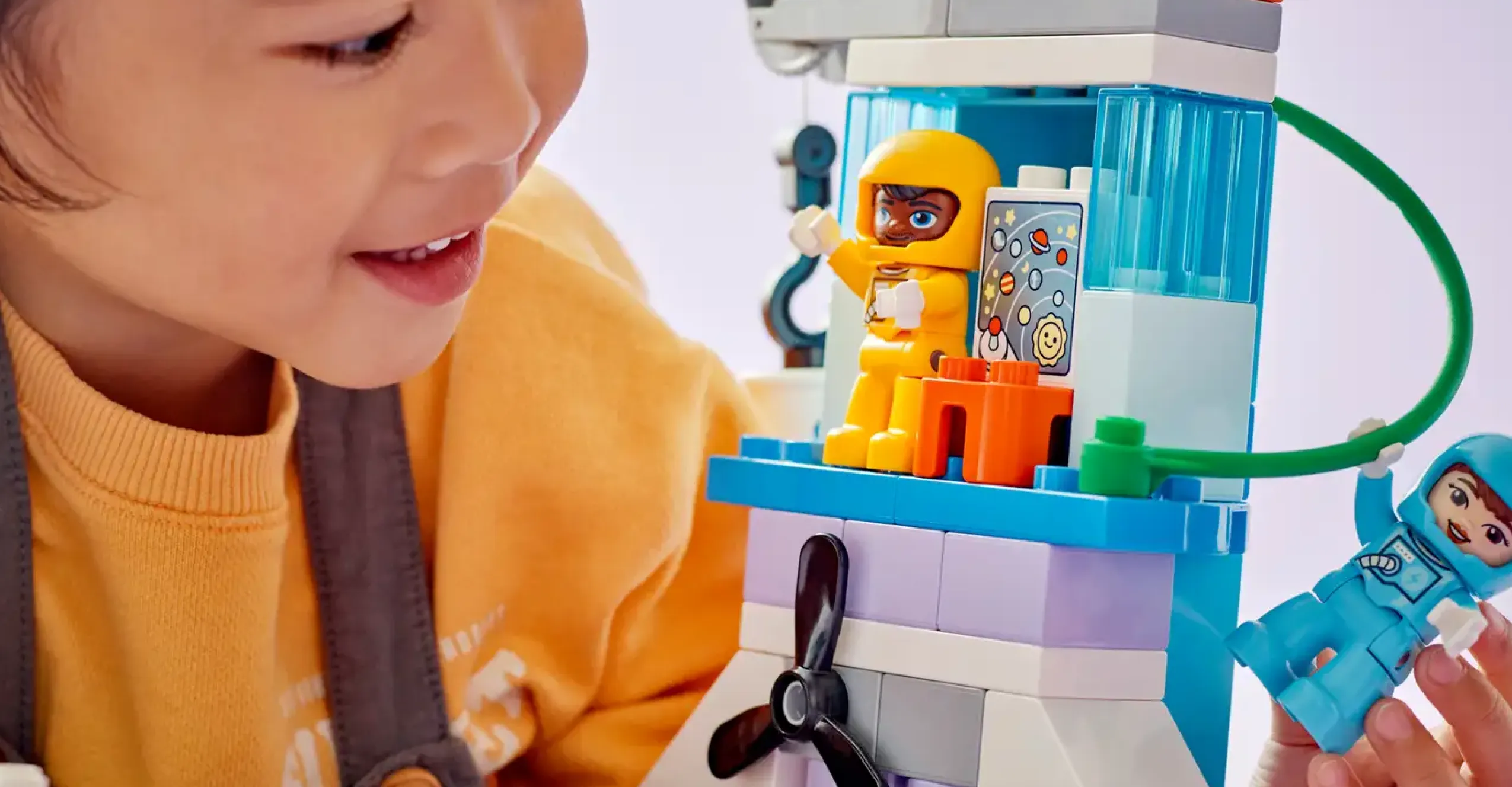 Конструктор LEGO DUPLO Приключения на космическом шаттле 3-в-1 (10422)