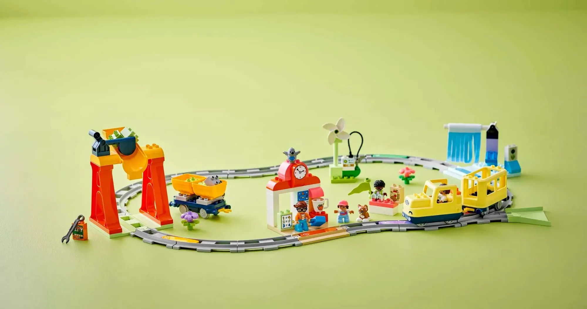Конструктор LEGO DUPLO Большой интерактивный общественный поезд (10428)