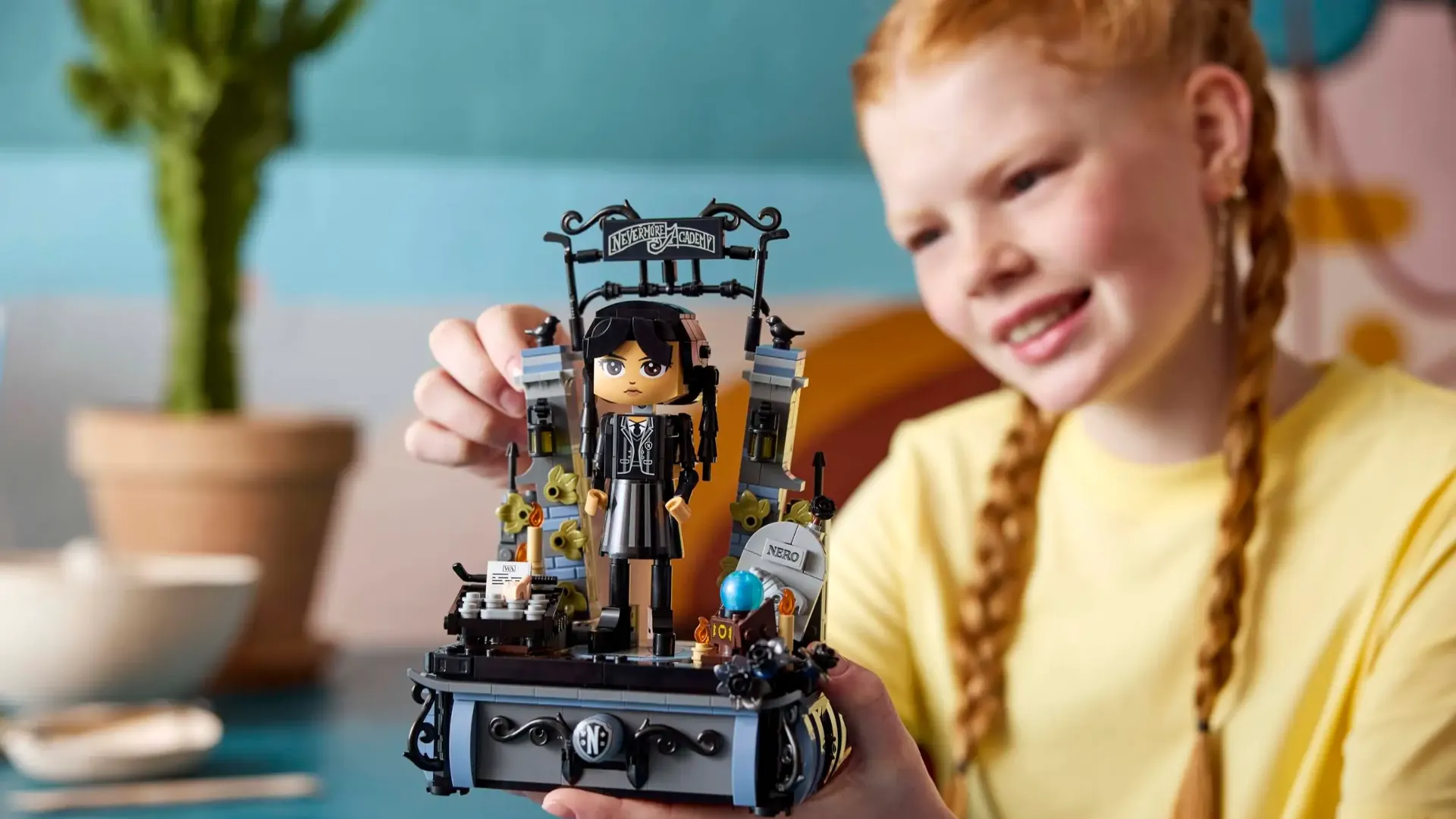 Конструктор LEGO Wednesday Фігурка Венздей Аддамс (76780)