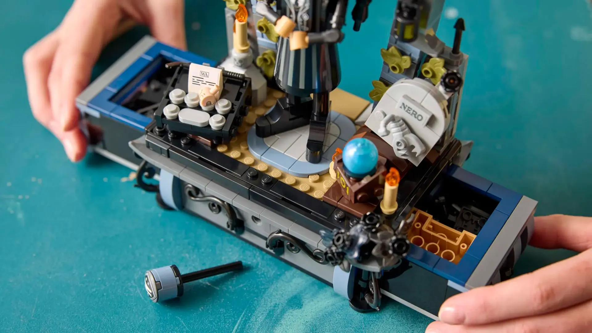 Конструктор LEGO Wednesday Фігурка Венздей Аддамс (76780)