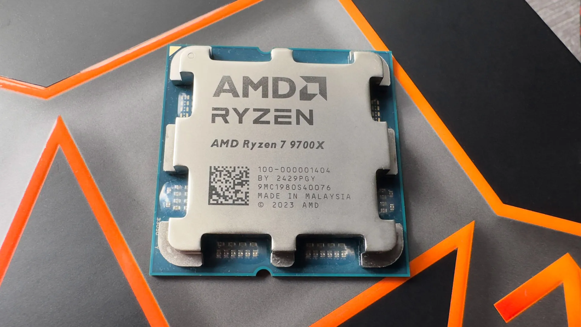 Процесор AMD Ryzen 7 9700X sAM5 Tray (100-000001404)