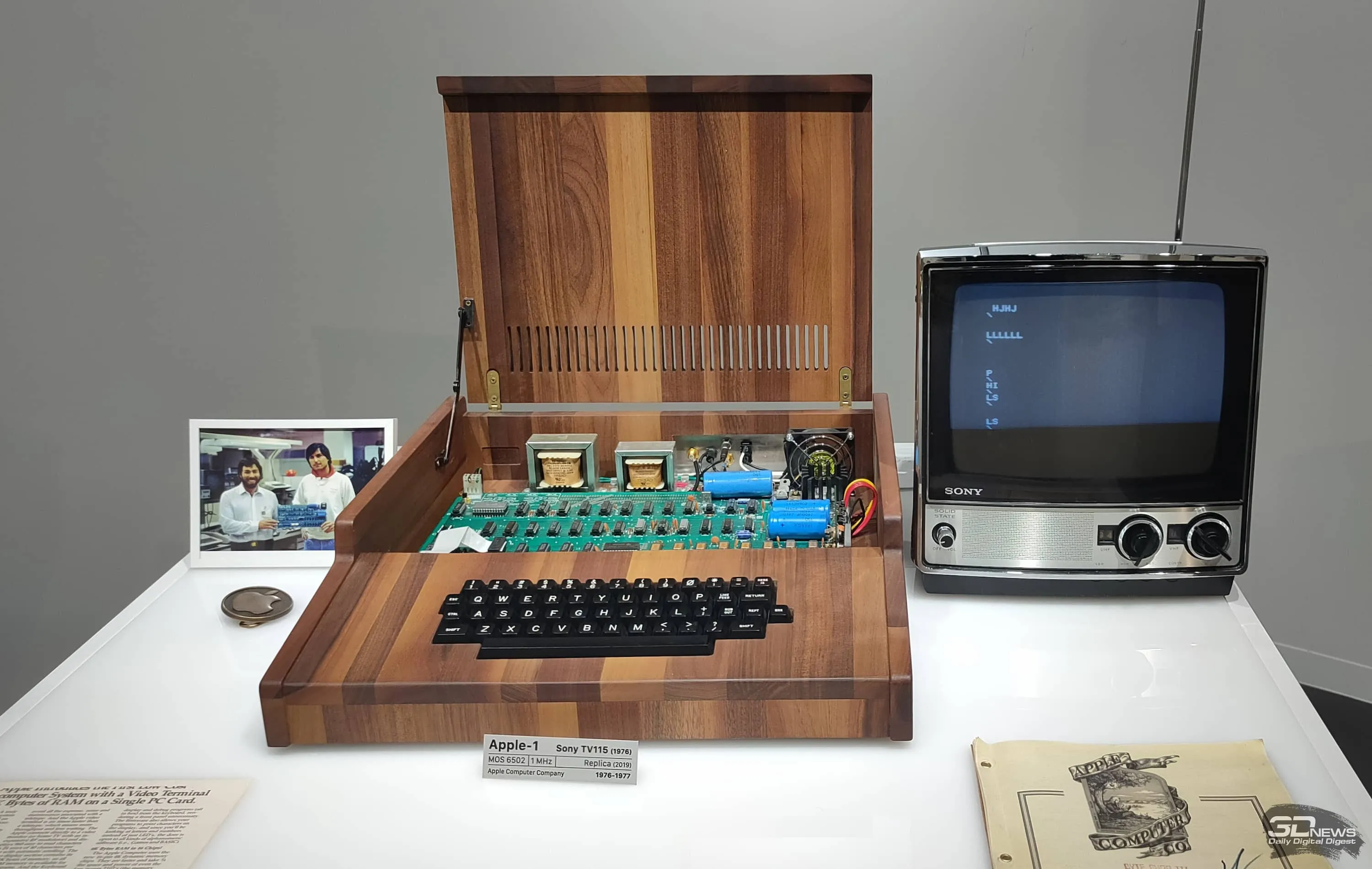 Apple-1